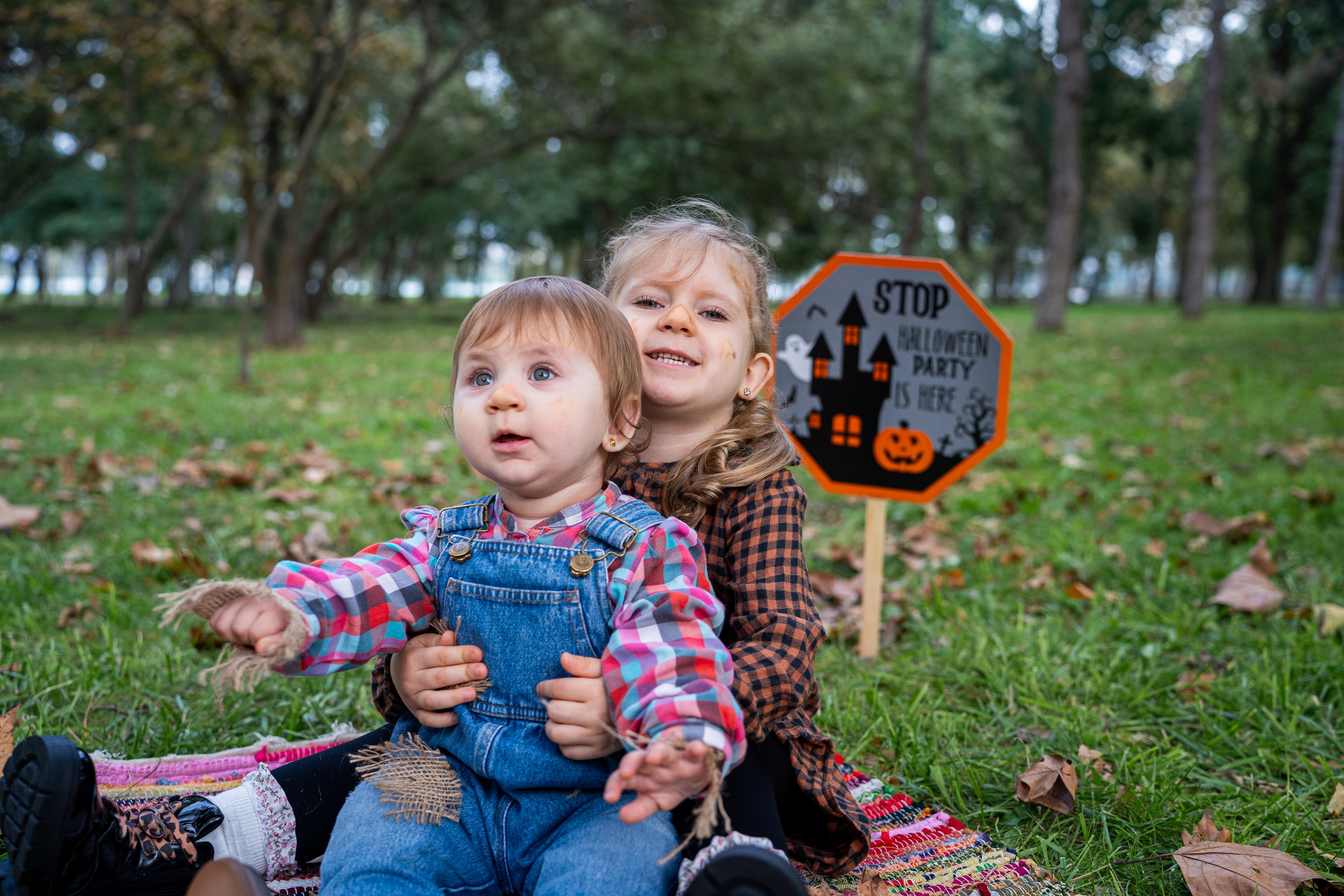Anelise & Eleni Haloween Party. Adelinne