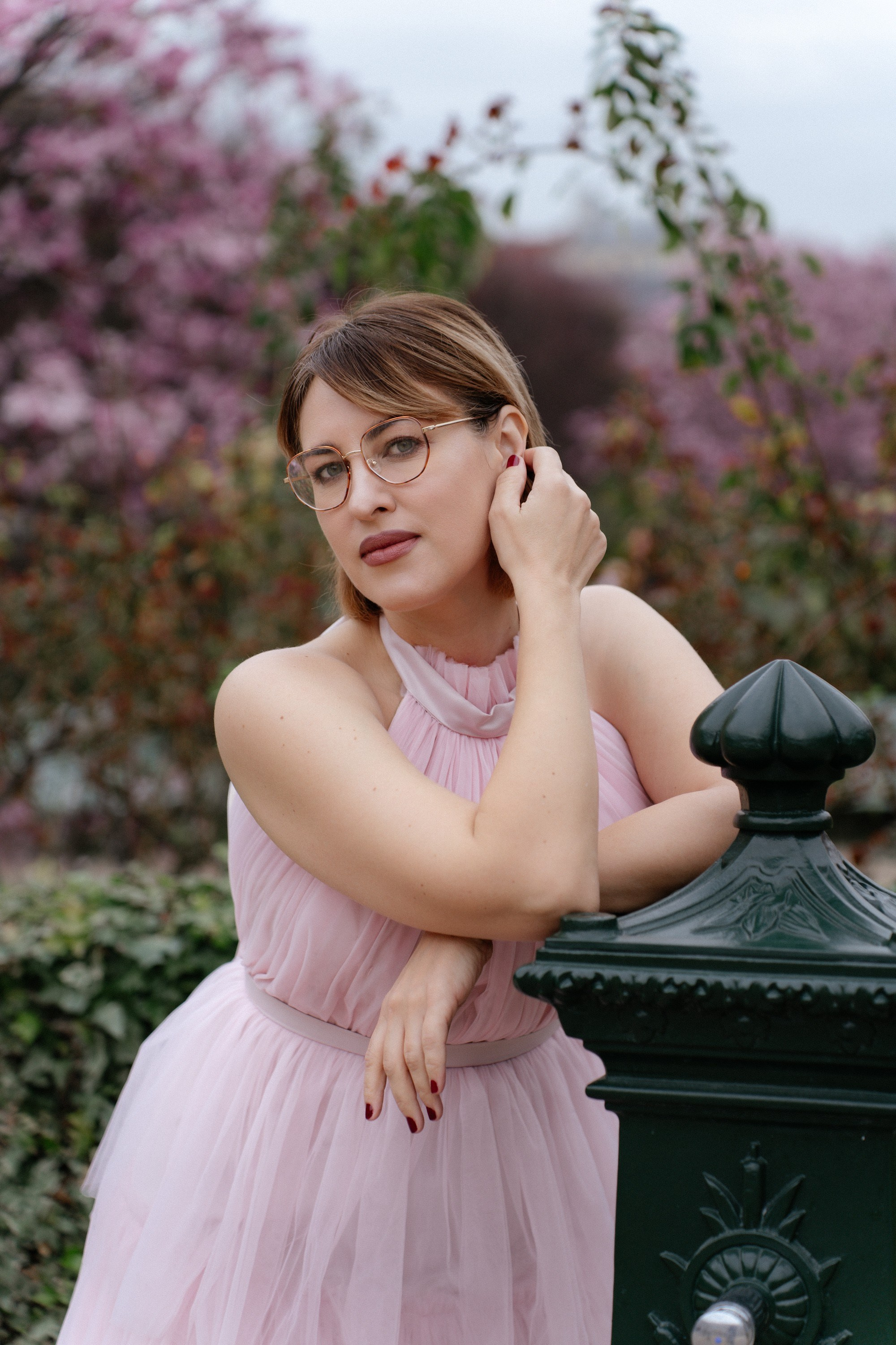 Solo Portrait Session: Magnolias. Paris Photographer & Videographer