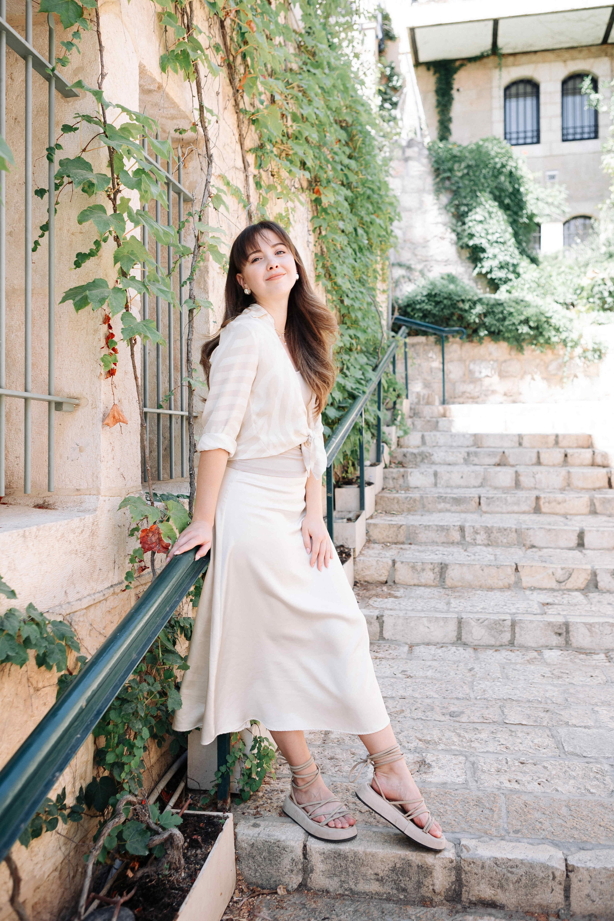 A MONTH AFTER THE WEDDING (morning). PHOTOGRAPHER IN ISRAEL