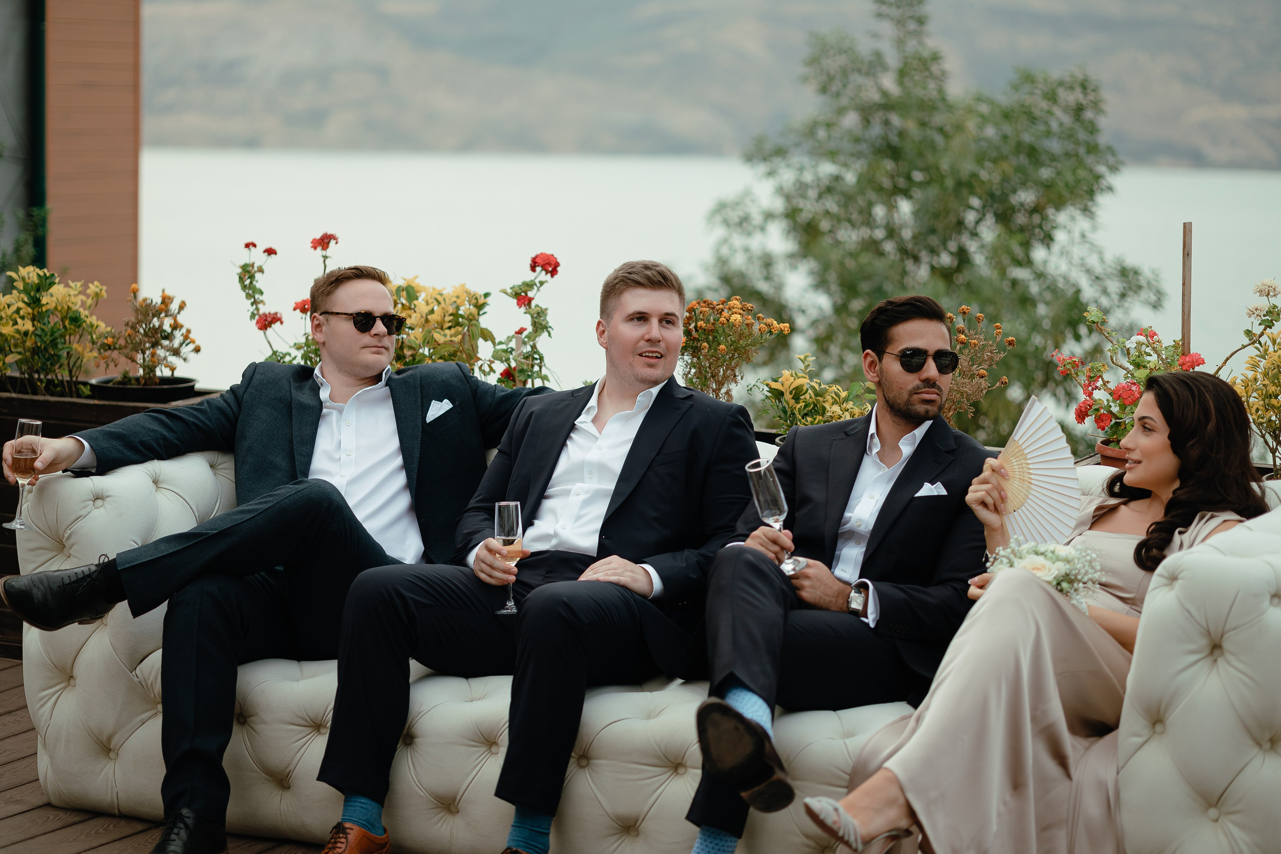 Thomas & Suyumbika. Главная