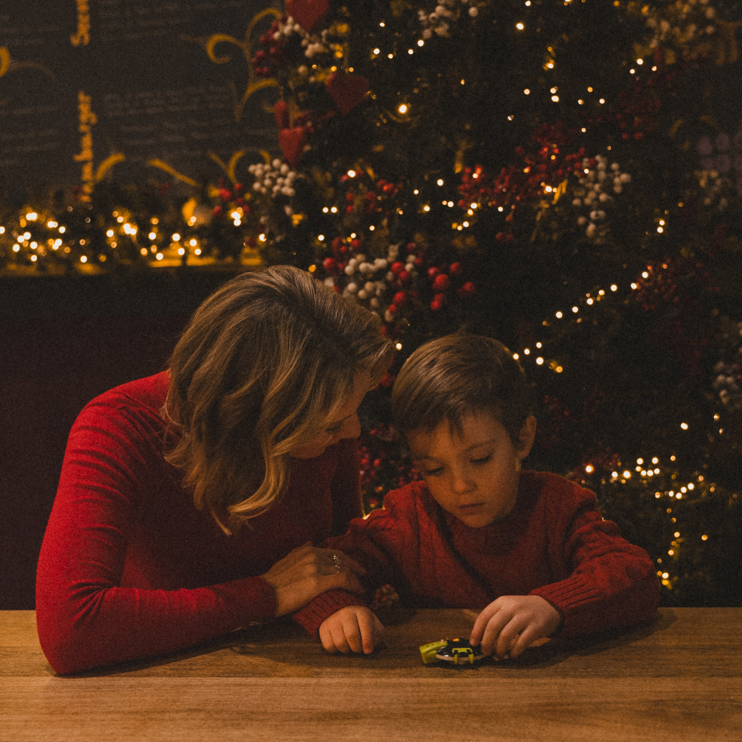 CHRISTMAS AT NAVONA. Elizaveta Razumova | Fotografa Cinematica per Love Story, Matrimoni e Ritratti