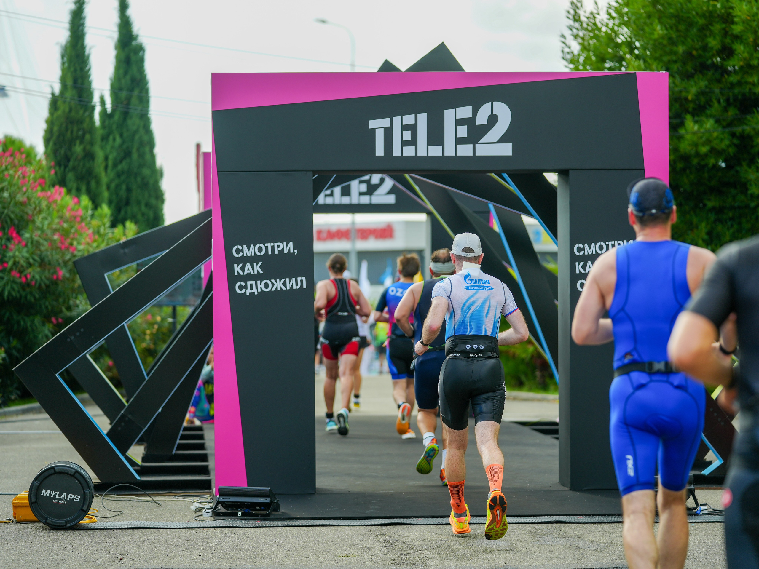 Фотоотчет партнерской интеграции для компании TELE2 на фестивале Ironstar. Репортажный фотограф в Красной Поляне и Сочи Павлюченко Екатерина