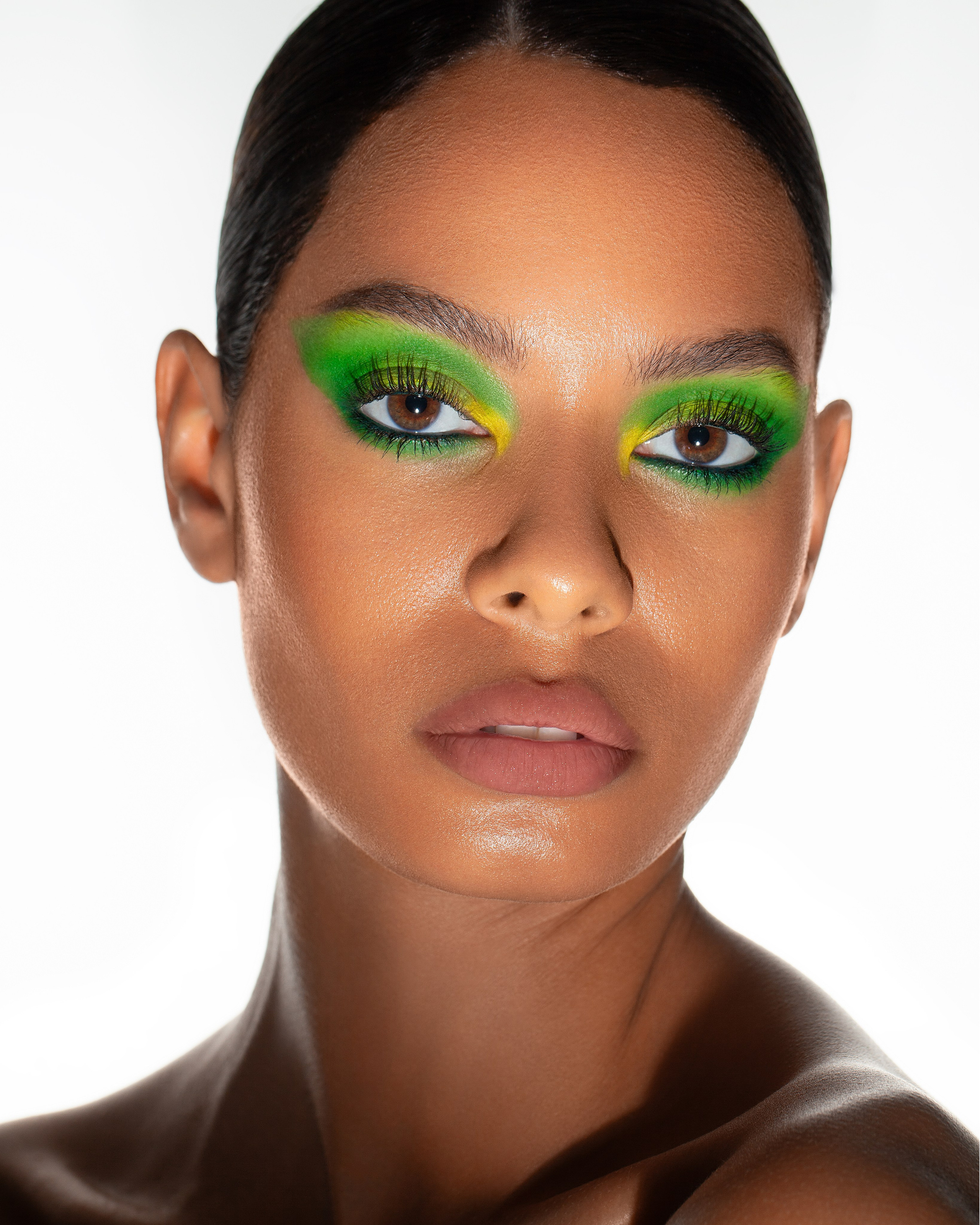 beauty retouching, portrait retouching, high-end skin retouch, natural skin texture, professional beauty retoucher, editorial retouching, retouching for photographers, makeup retouching, fashion photo editing, clean portrait retouch, commercial beauty retouching, realistic skin retouch