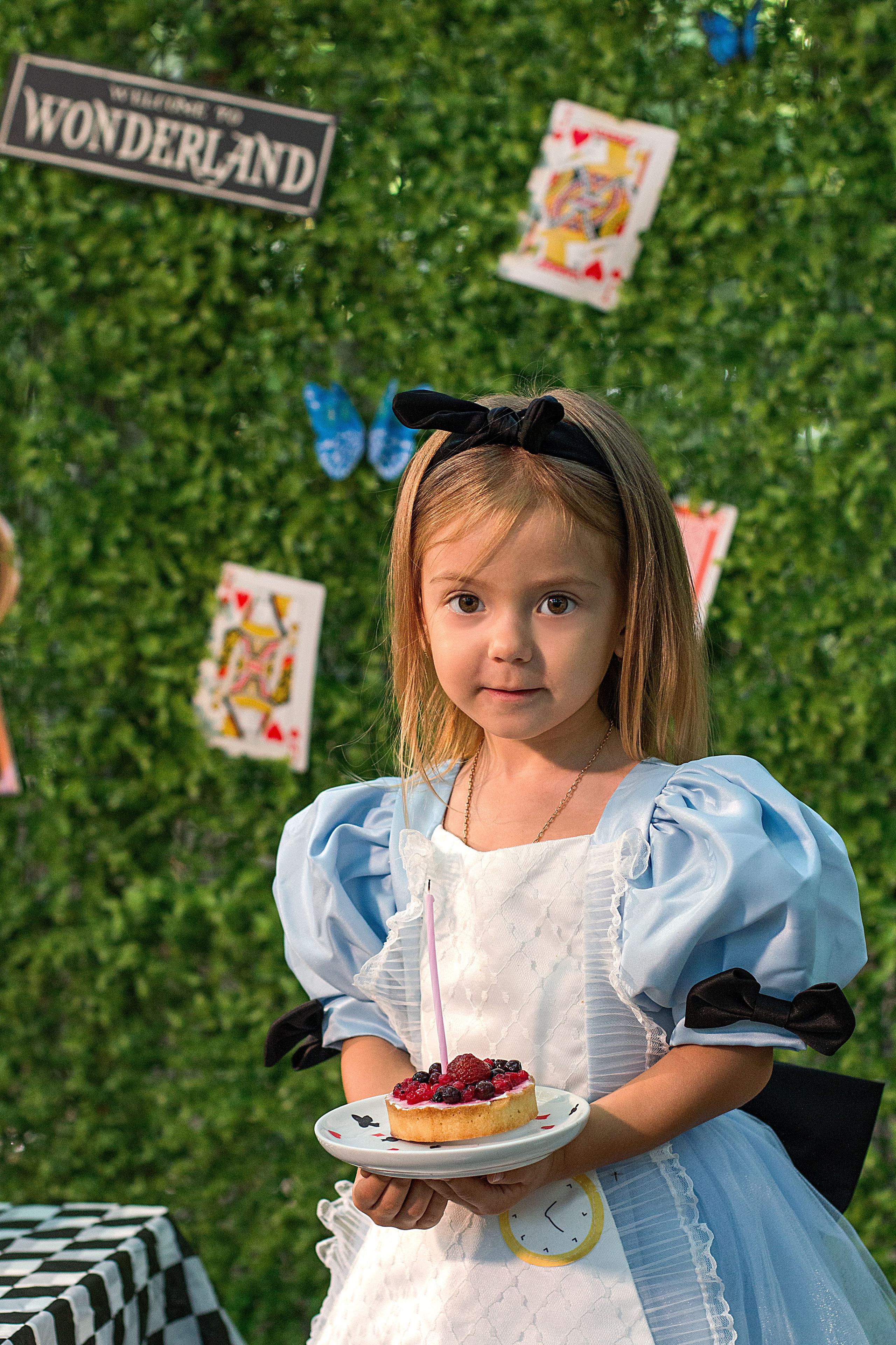 Алиса в стране чудес. Детский и семейный фотограф в г. Бельцы