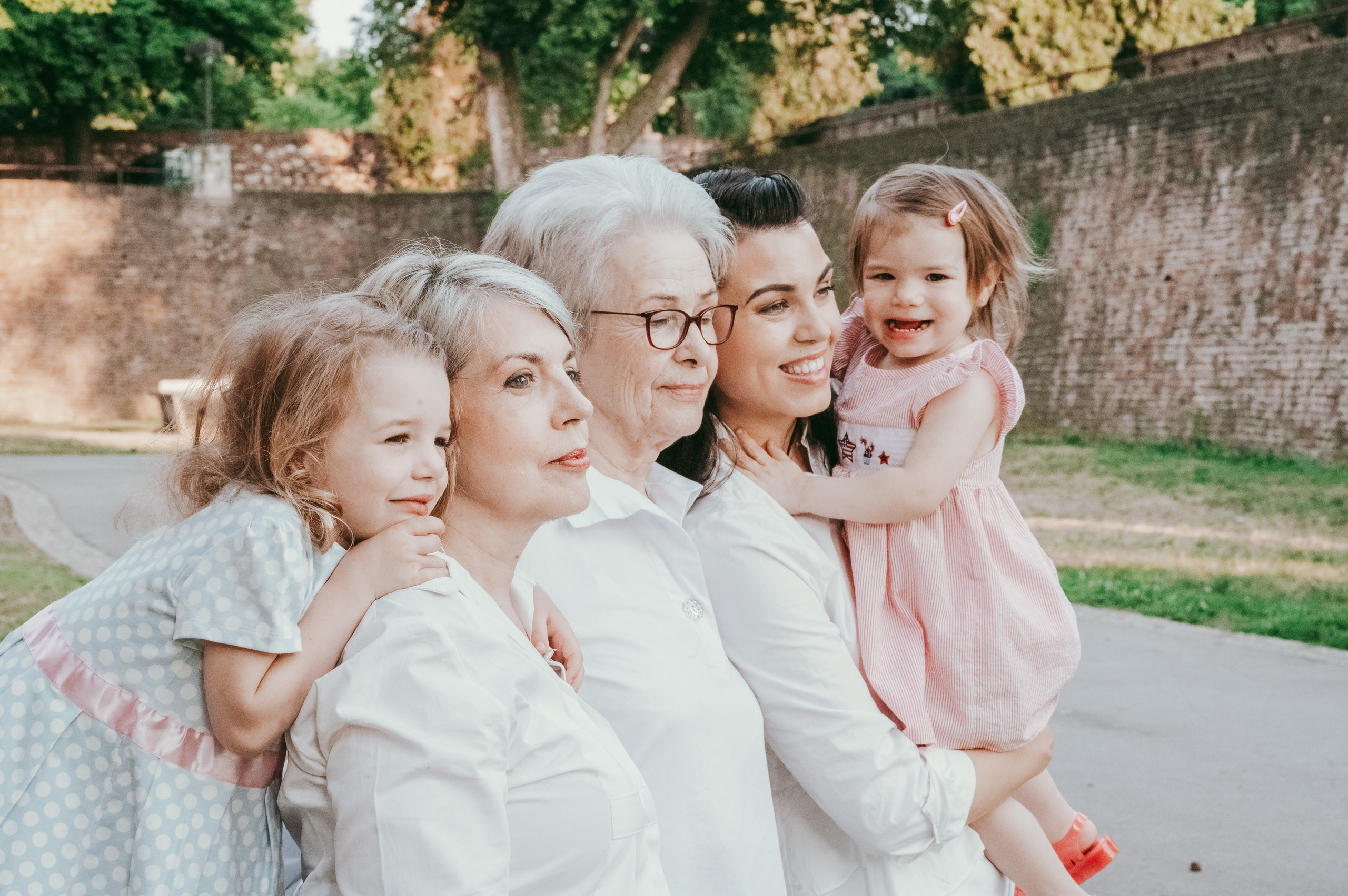 Andriana Vesna Fiona Zoe / porodicno fotografisanje. Deciji i porodicni fotograf u Beogradu Oksana Skendzic