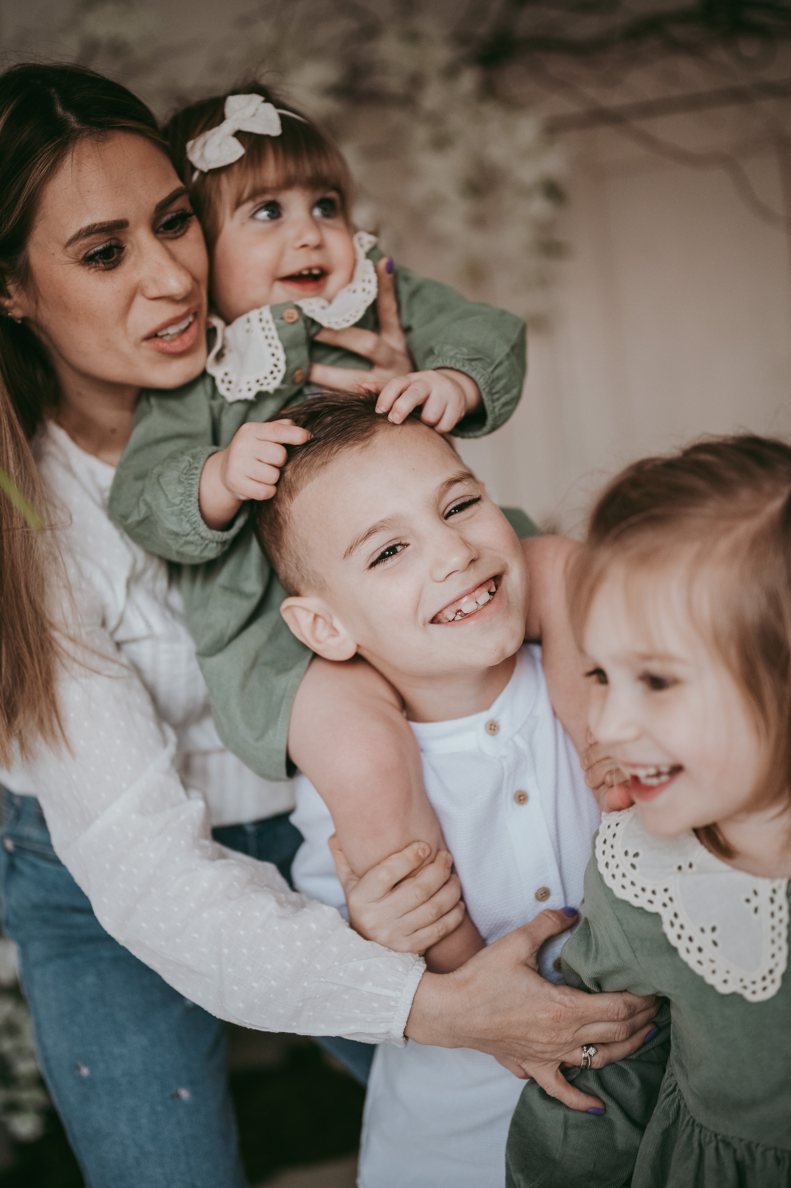 Sanja, Aleksa, Lena, Kruna / Mamino. Deciji i porodicni fotograf u Beogradu Oksana Skendzic