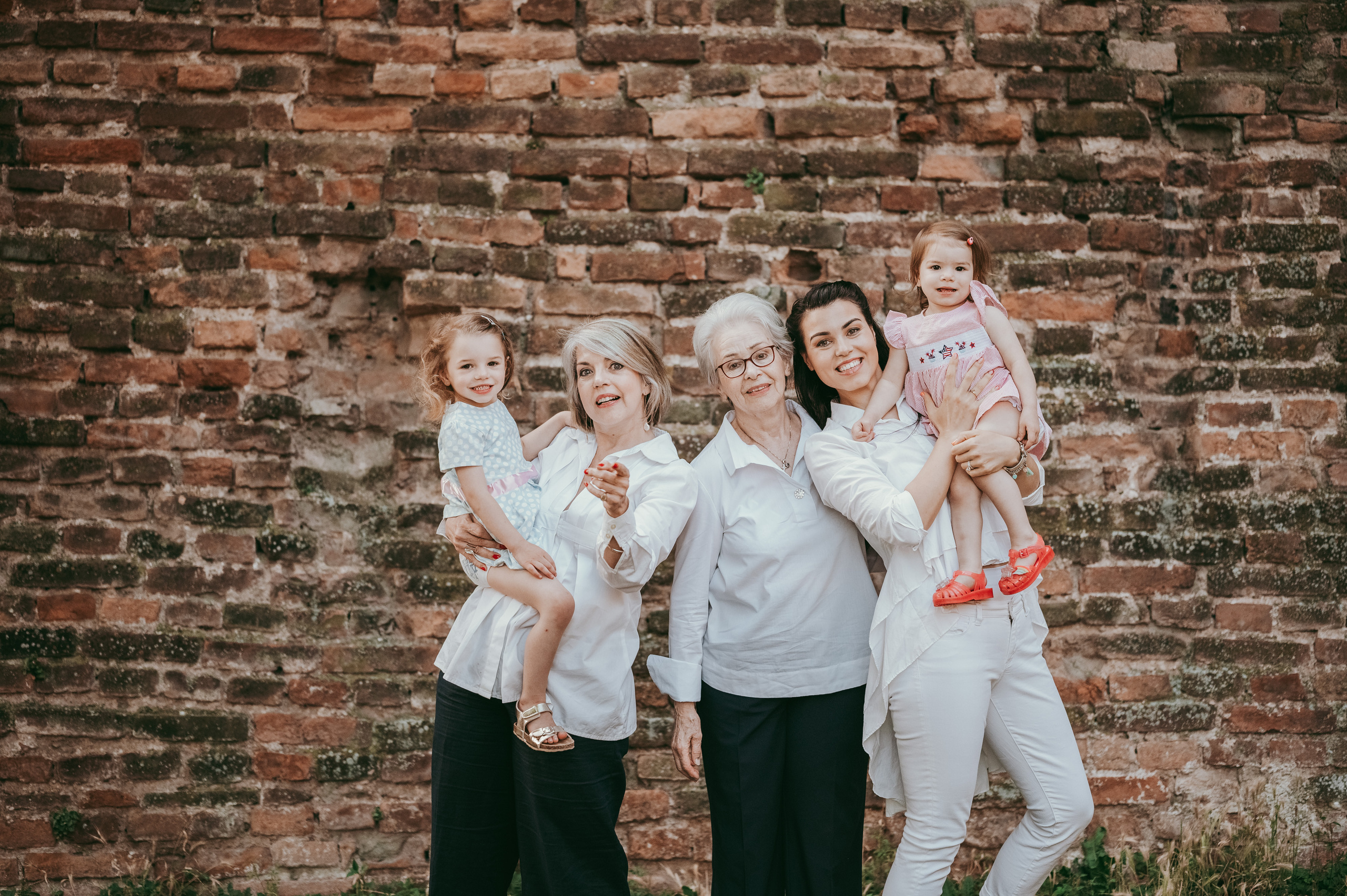 Andriana Vesna Fiona Zoe / porodicno fotografisanje. Deciji i porodicni fotograf u Beogradu Oksana Skendzic