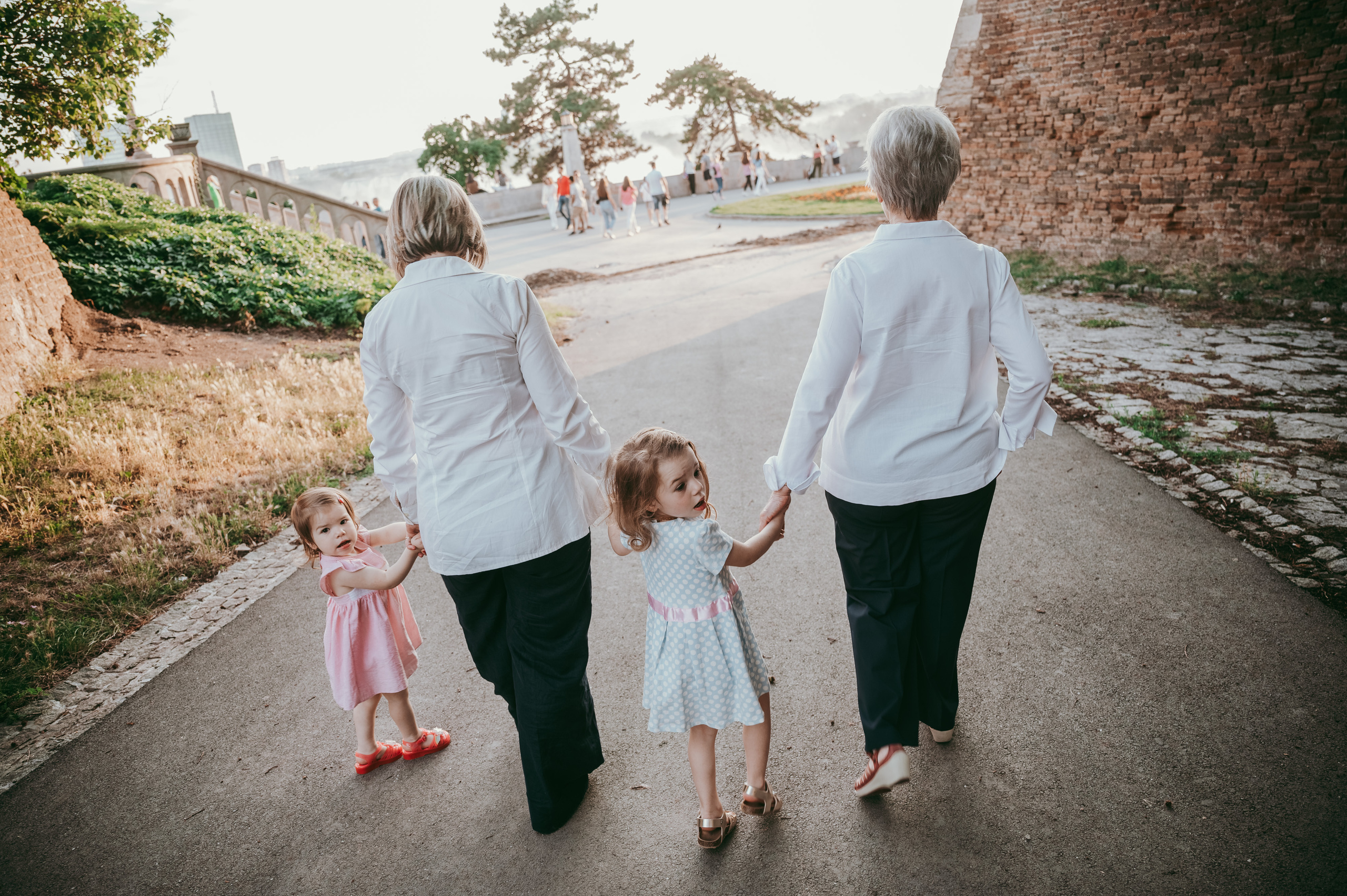 Andriana Vesna Fiona Zoe / porodicno fotografisanje. Deciji i porodicni fotograf u Beogradu Oksana Skendzic