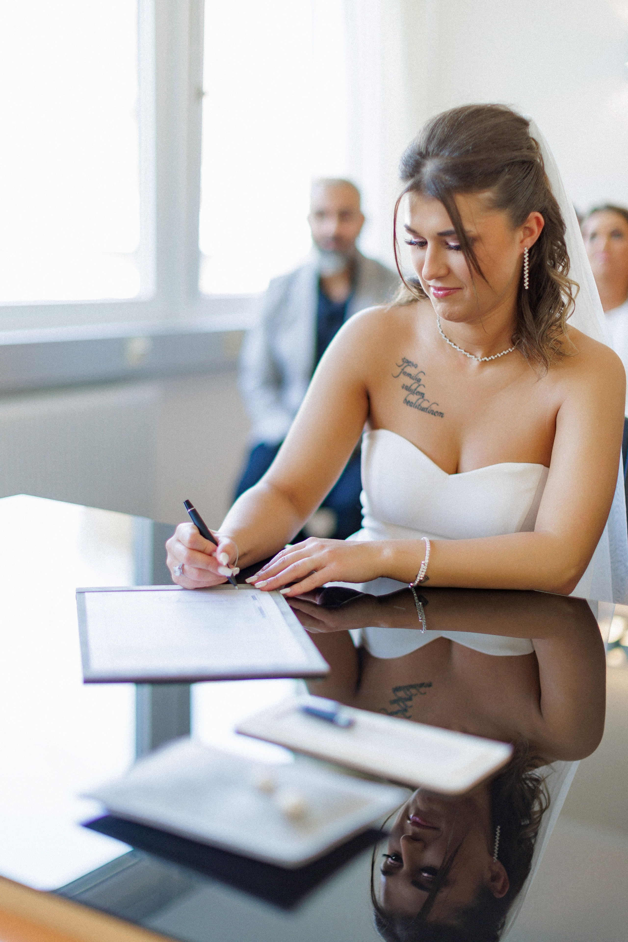 Hochzeitsfotografie im Schloss Arensburg: Ein Tag voller Liebe. Hochzeitsfotograf und Hochzeitsvideograf aus Hamburg | Roka21Film