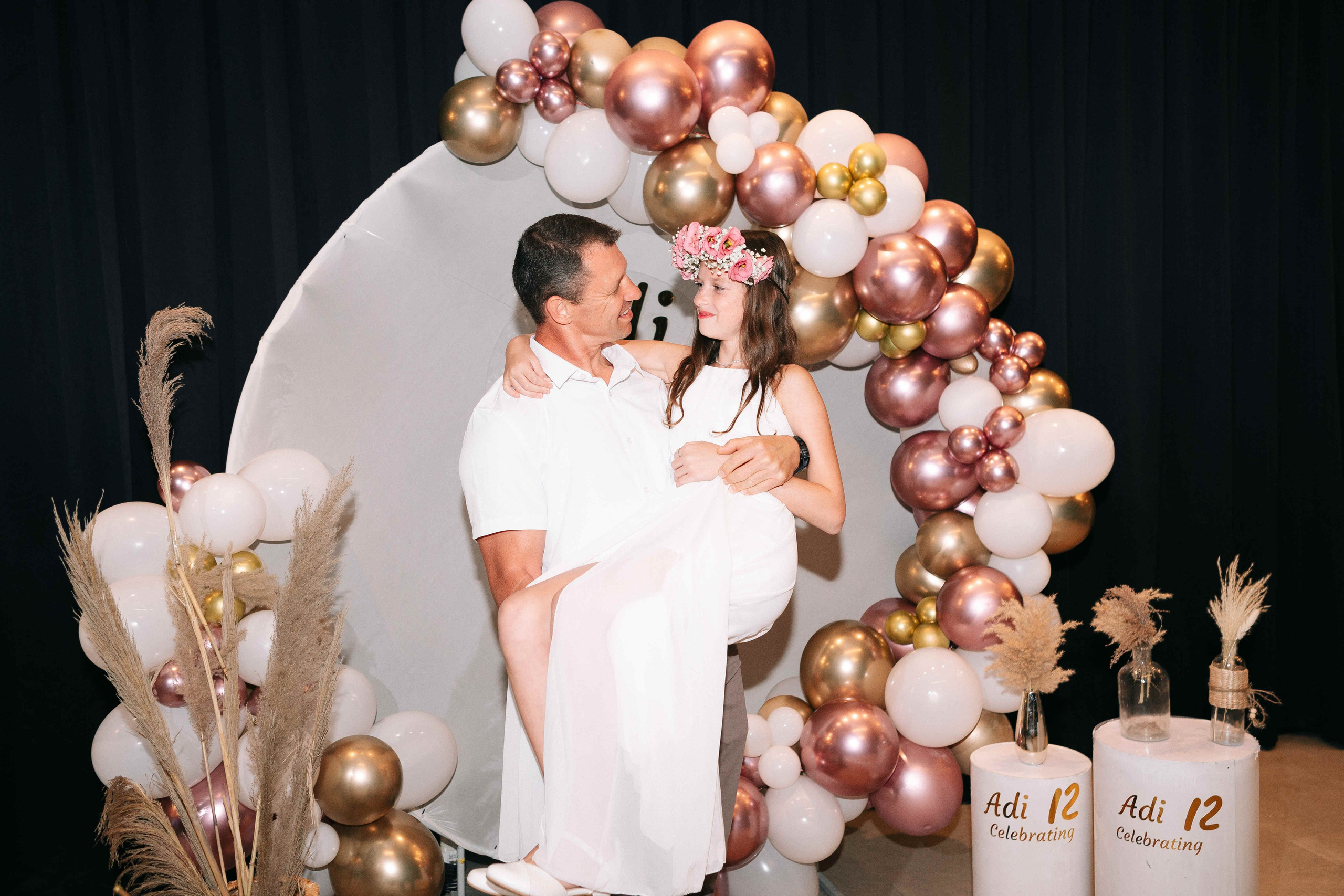 PARTY WITH FRIENDS. Https://shi-photo.com/