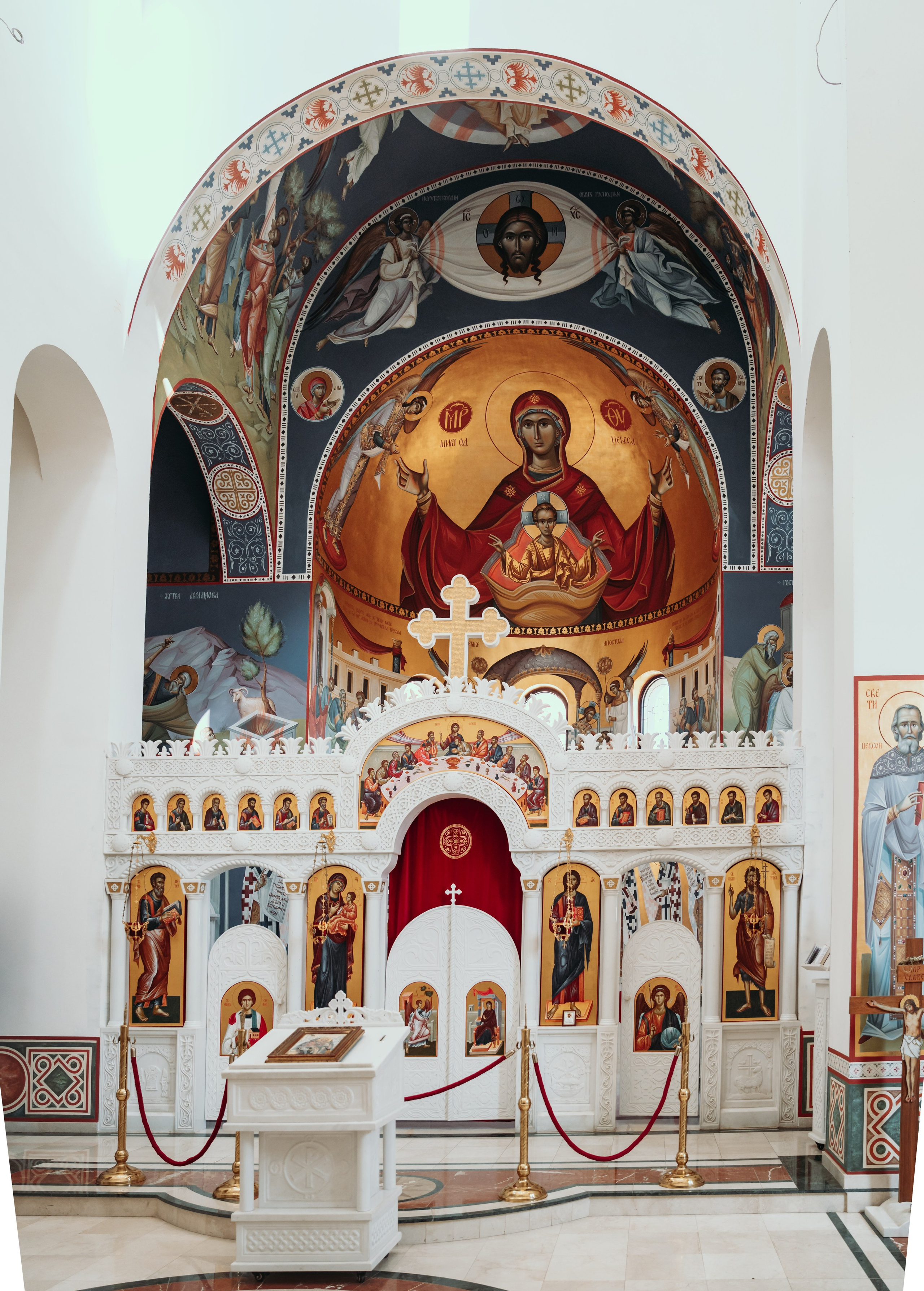 oltar crkve tokom krstenja