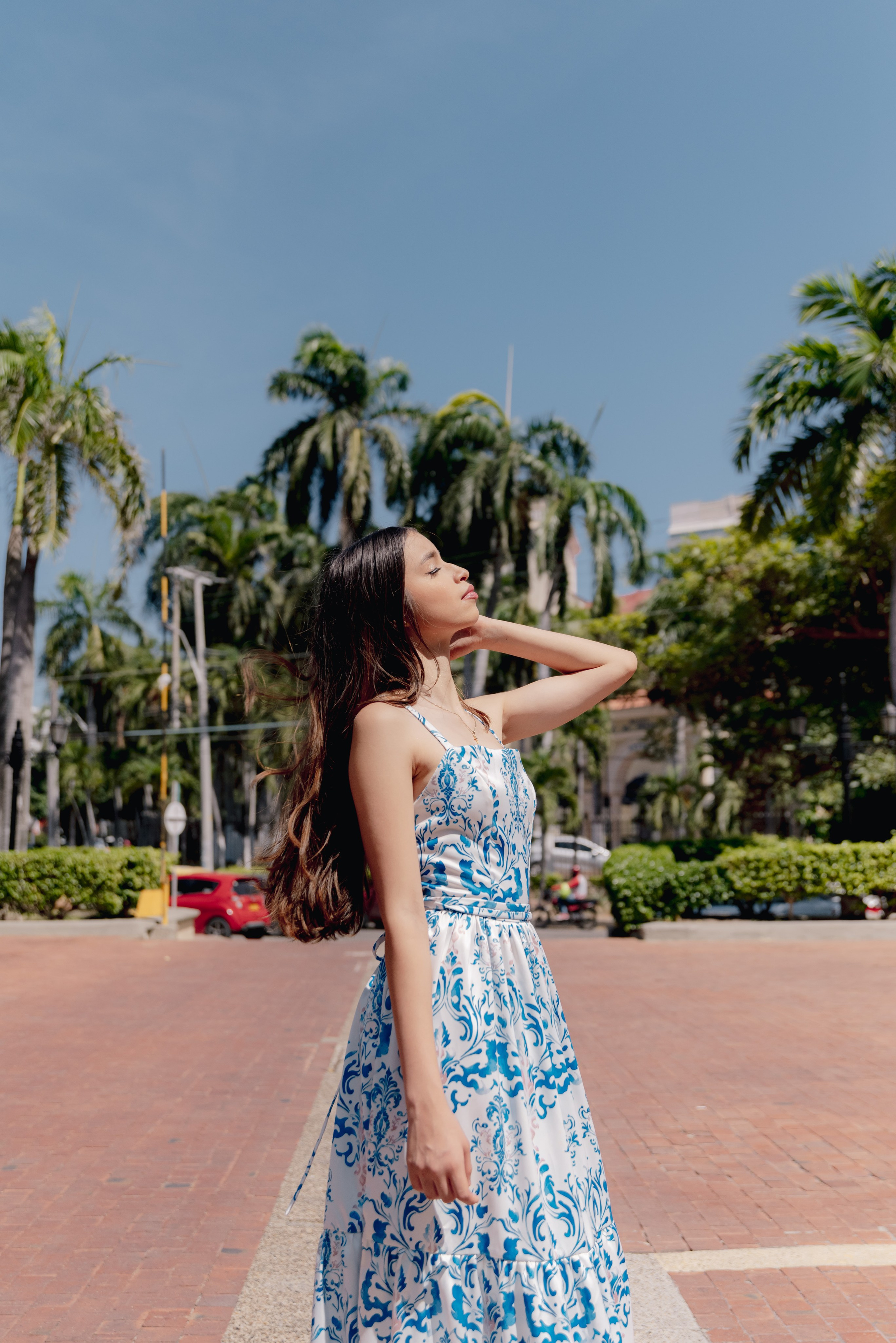 Sesión fotográfica quinceañera full body en exteriores profesional luz natural BanderArt Barranquilla