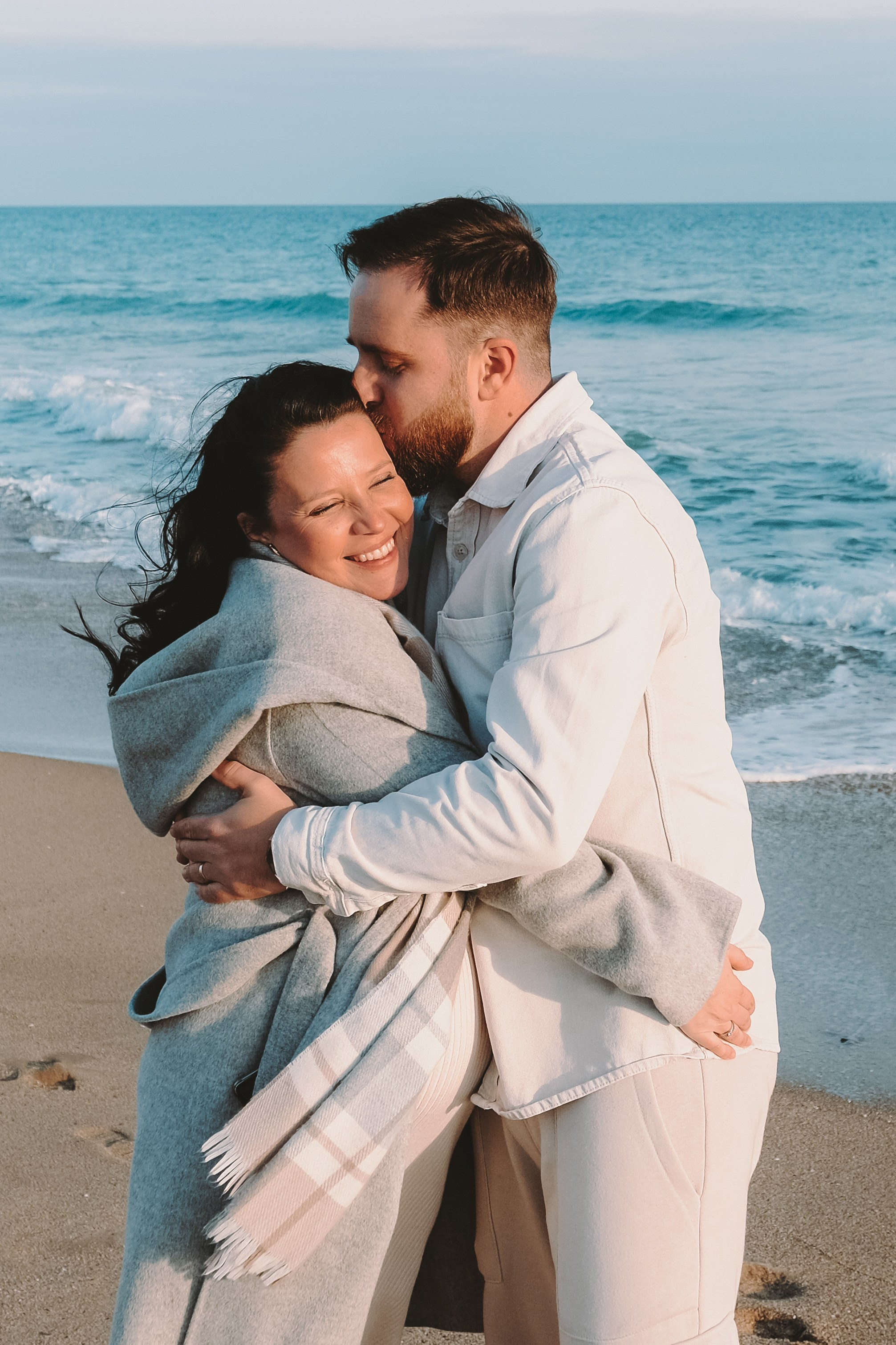 Sesión familiar embarazo. Fotografía profesional en Calafell - Elena Medvedeva