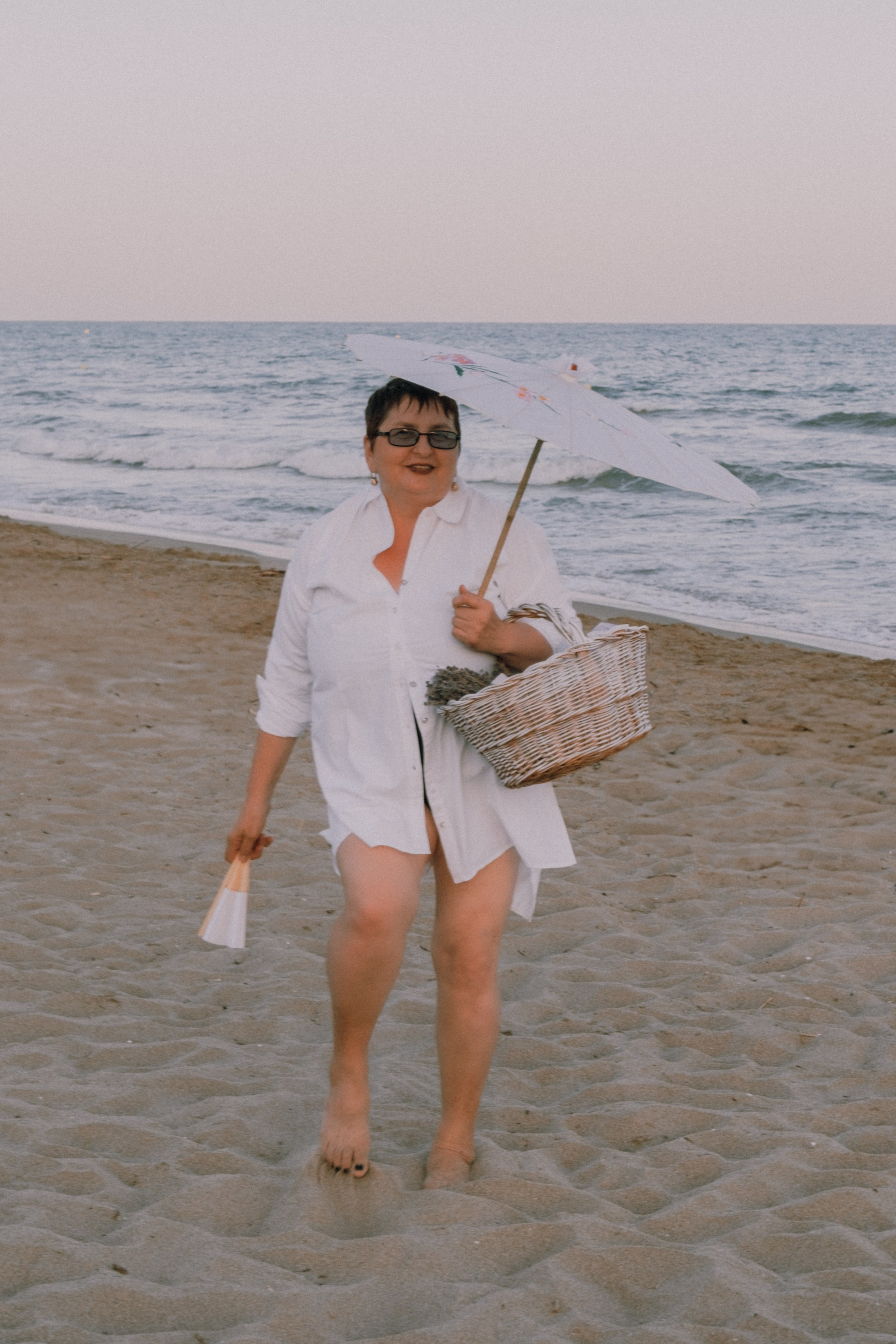 Sesión de amigas en la playa. Fotografía profesional en Calafell - Elena Medvedeva