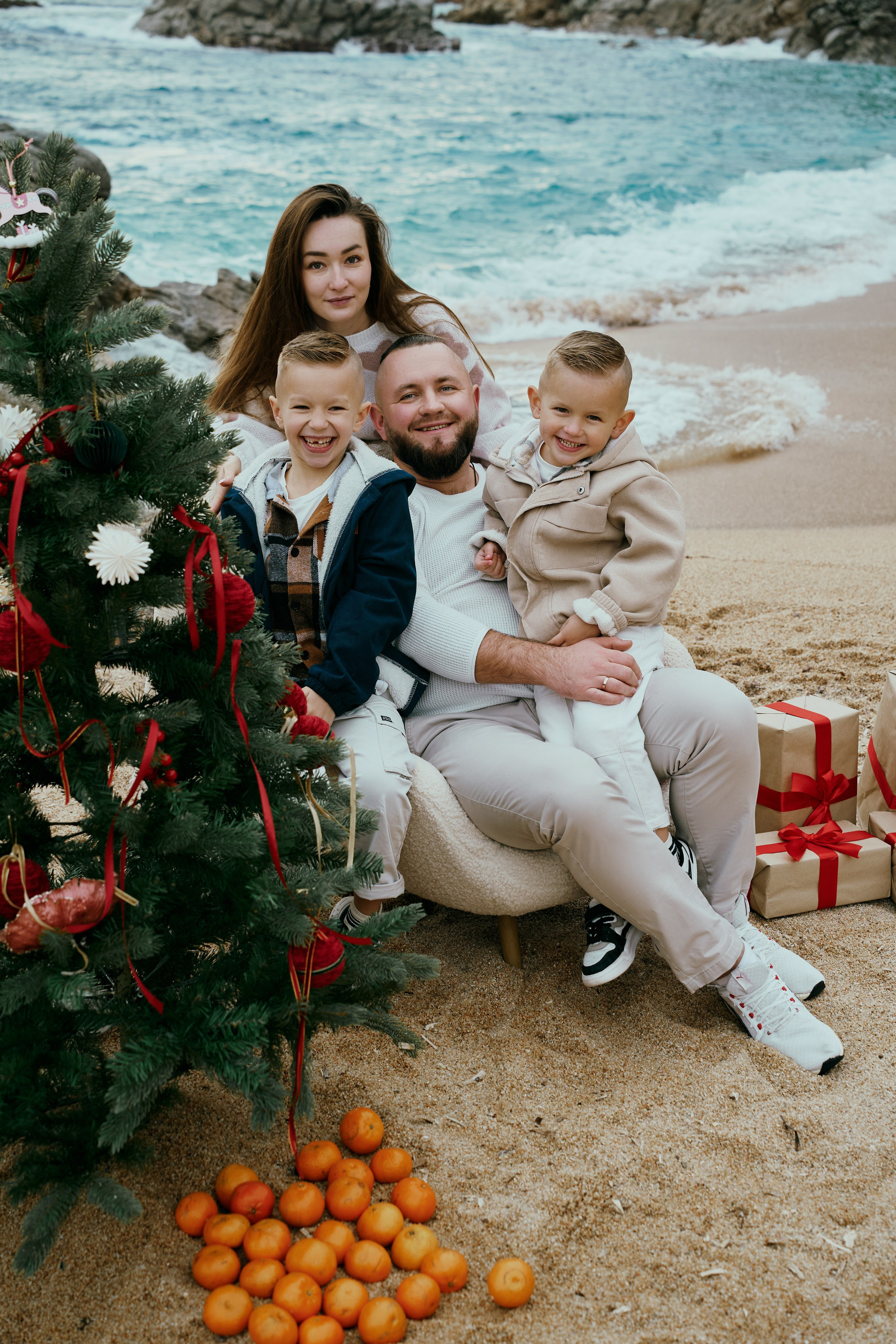 Рождество на пляже. Большая семья. Фотограф в Барселоне Жанна Захарченко