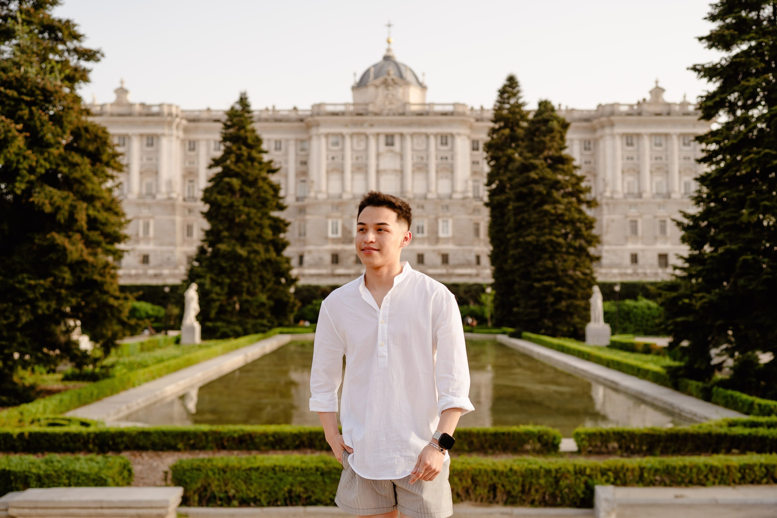 Portrait photoshoot in Sabatini Gardens. Madrid Photographer for Proposals, Engagements & Families | Anya Petrova