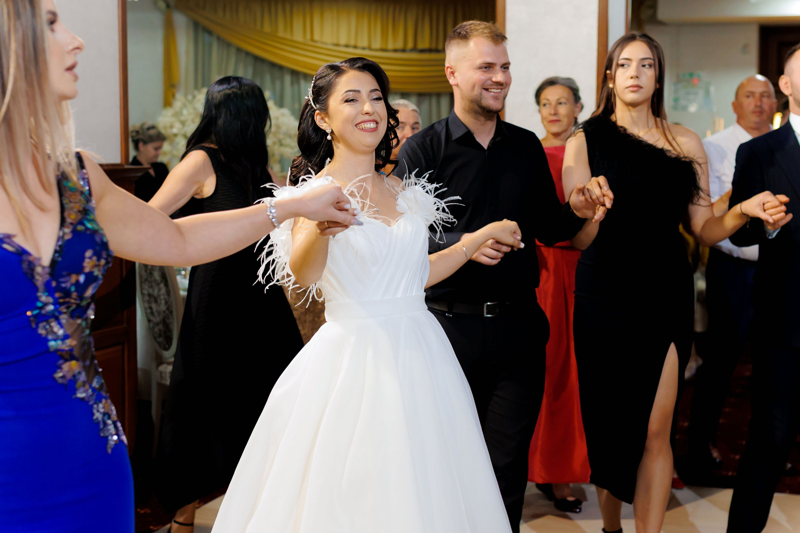 Loredana & Emilian – Ziua Nunții | Videografie - fotografie Botez Suceava, Iași, Botoșani. Servicii foto-video profesionale, pentru momente de neuitat
