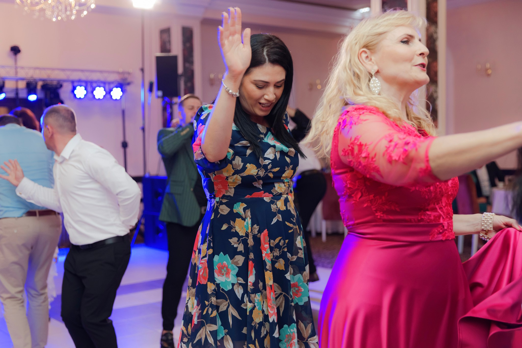 Mihai & Oana. Servicii foto-video profesionale, pentru momente de neuitat