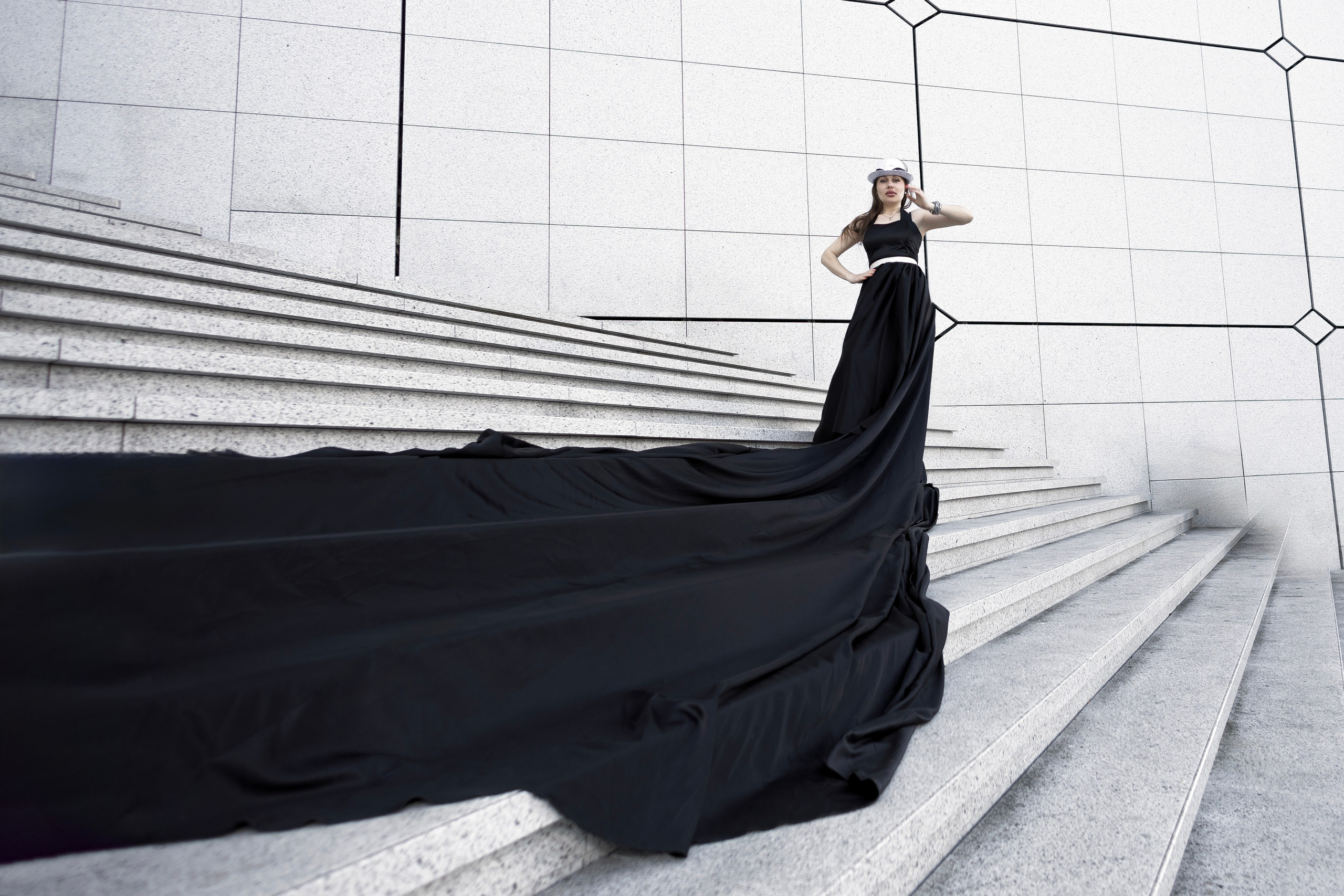 Shooting La Defence cu Lenuta. Wedding, event and family photographer in Paris, Emilian Olaru