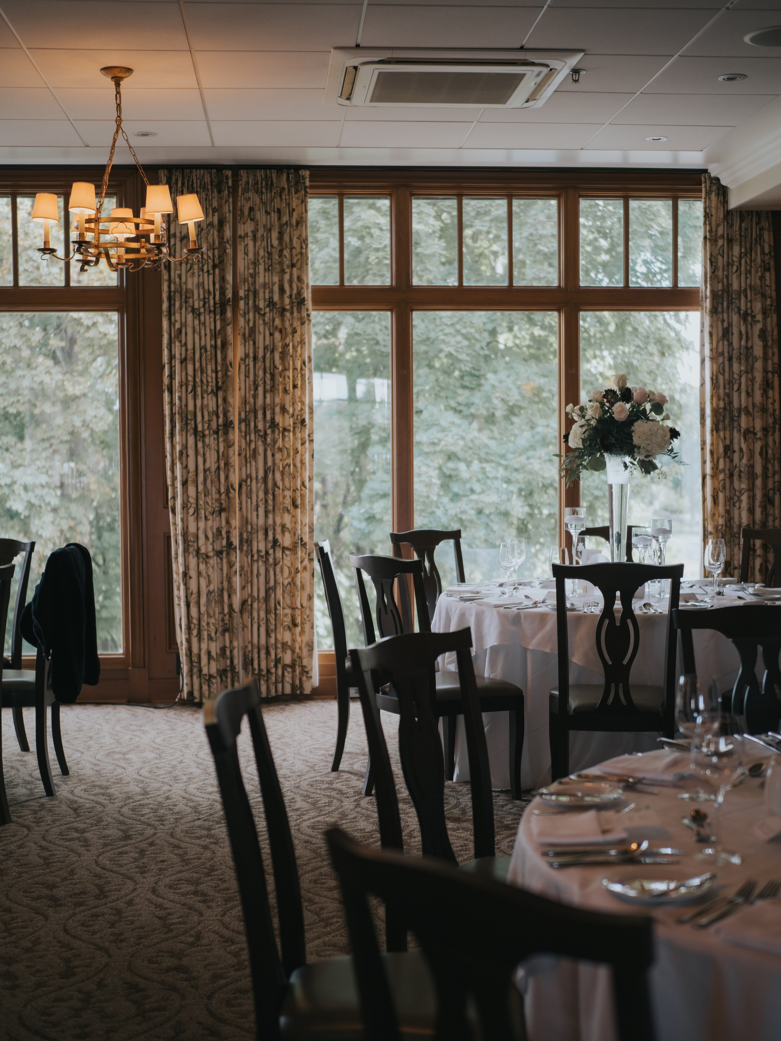 Wedding of Cassandra and Loïc in Beaconsfield, Montreal. Wedding and Family Photography Montreal Muriel Oe Photo