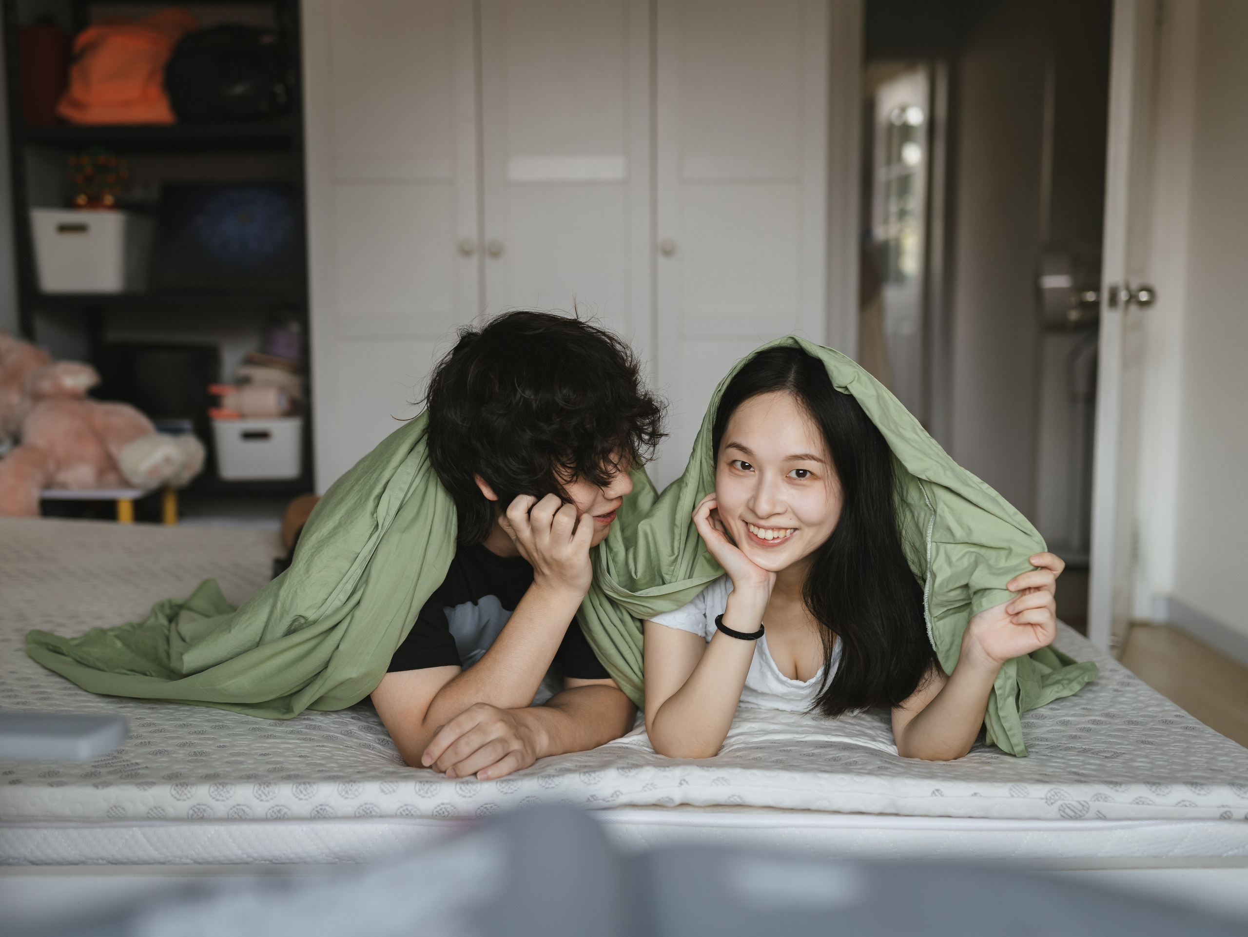 Candid photos of couple’s daily life. Shanghai Family Photographer Dora