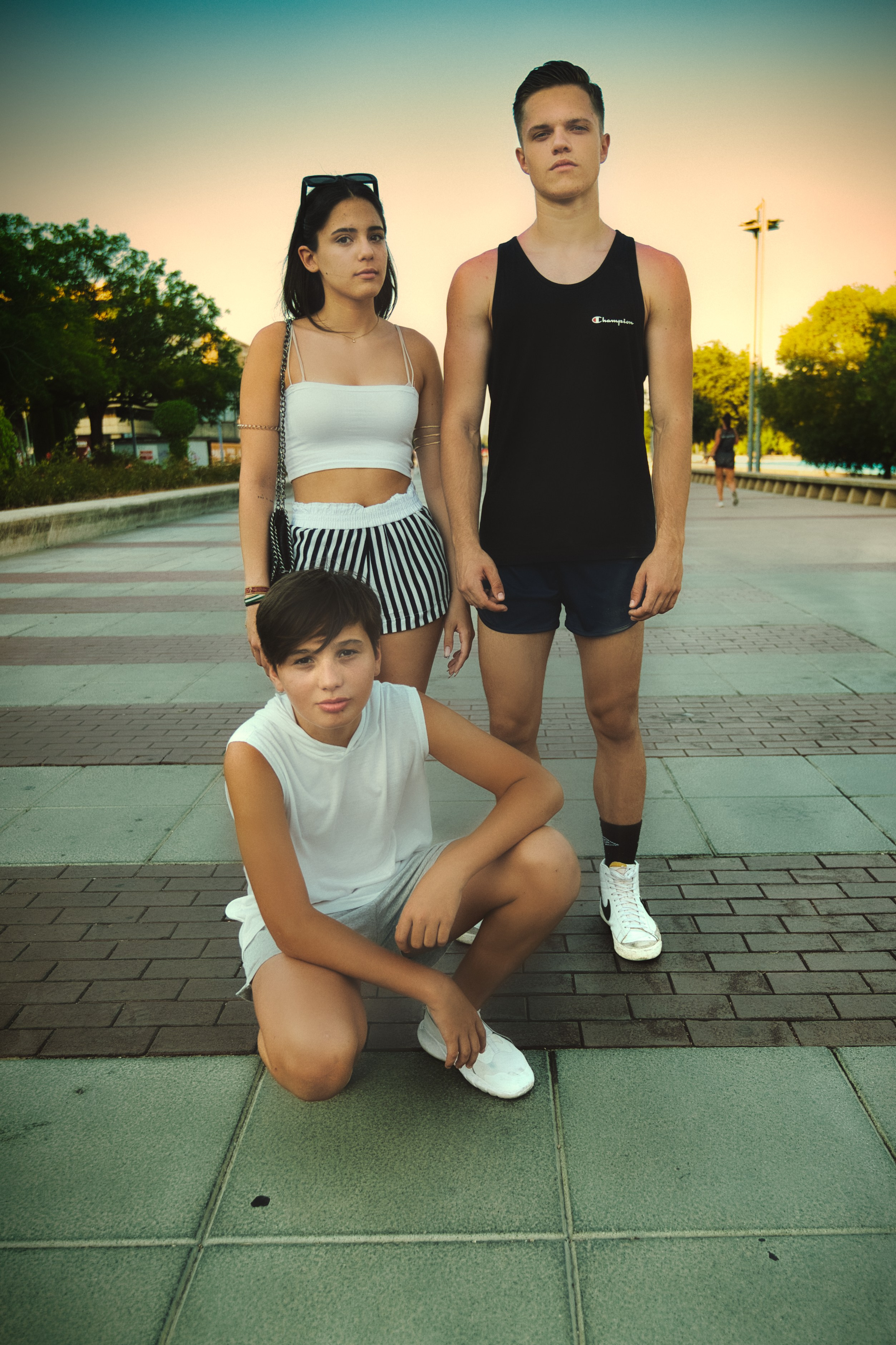 Book de fotos profesional al aire libre capturando expresiones naturales.