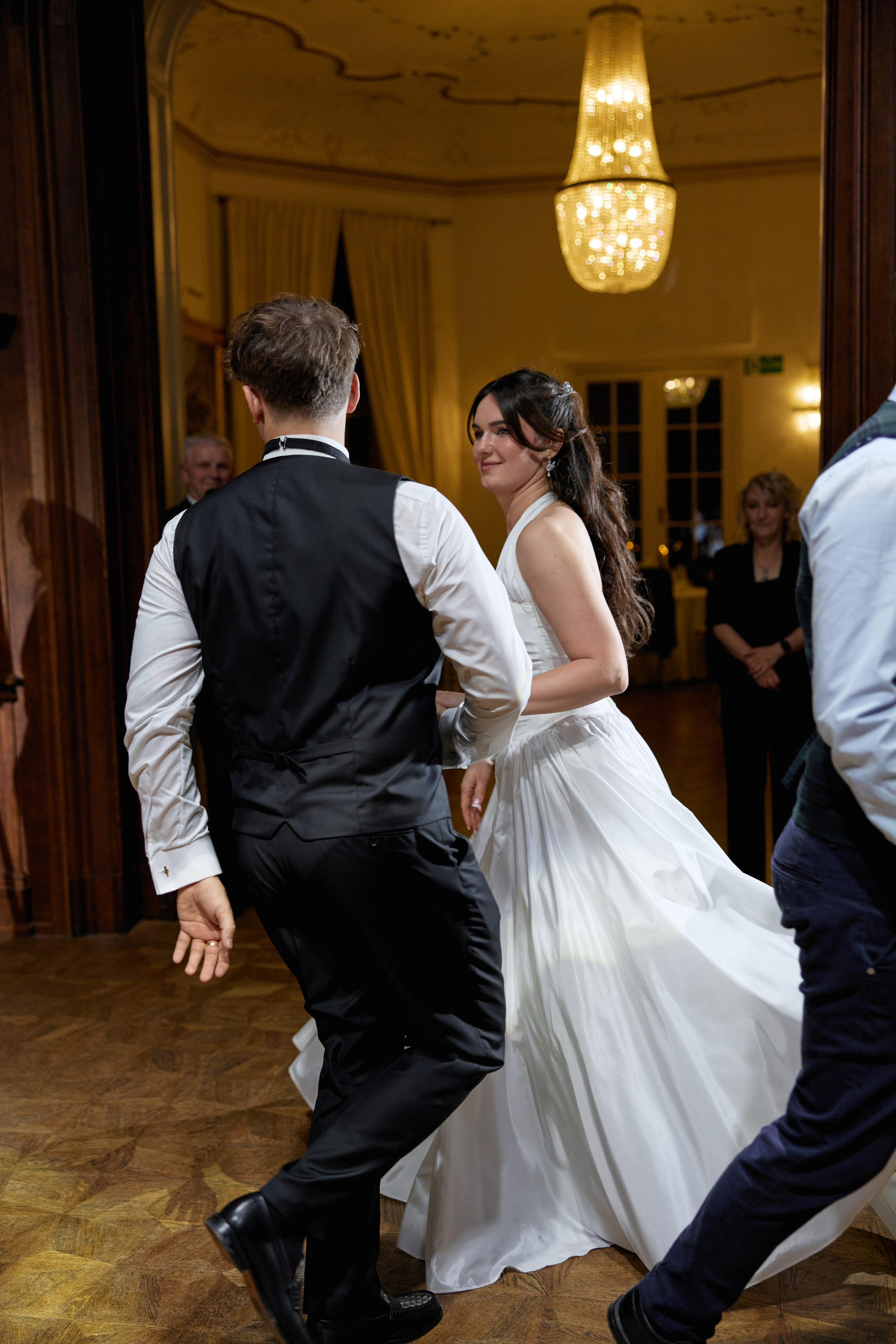 Wiktoria & Kacper. Pałac Goetz. Fotograf ślubny i rodzinny w Krakowie Yana Klymova