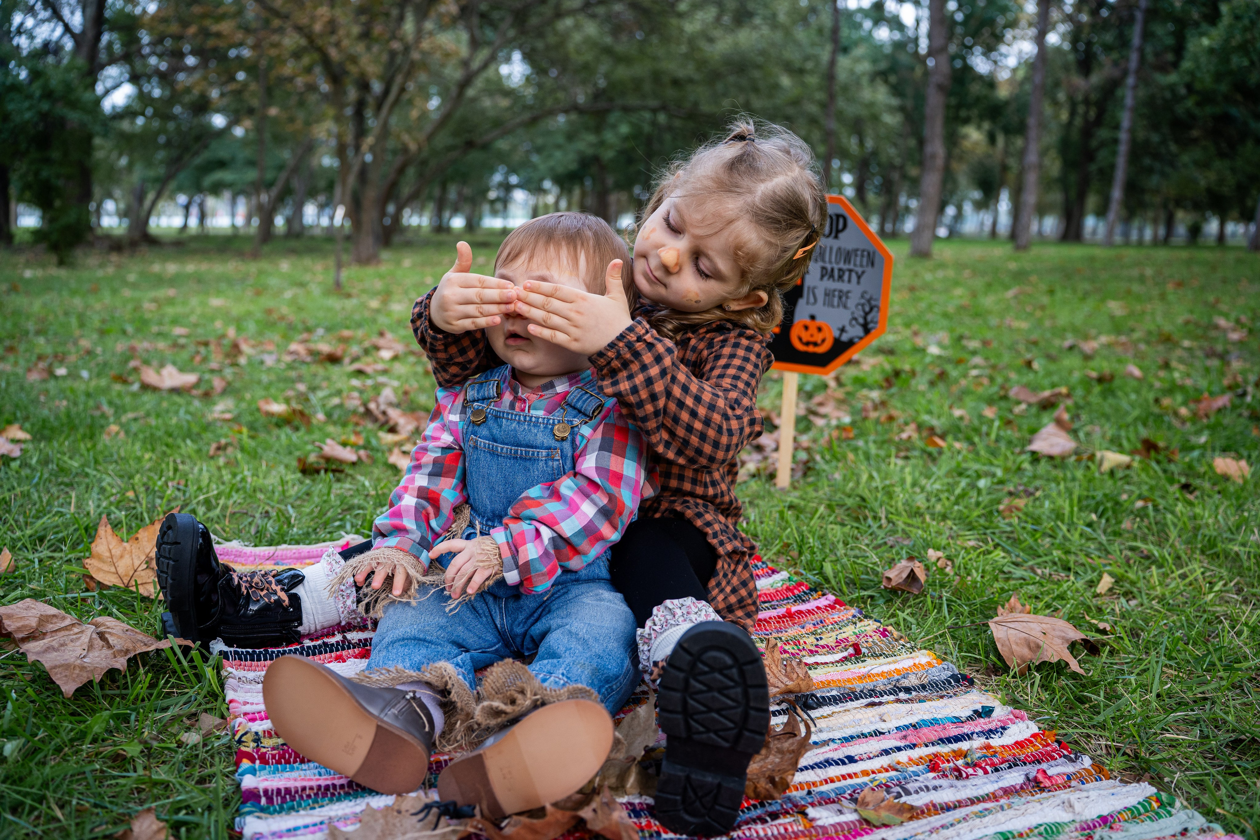 Anelise & Eleni Haloween Party. Adelinne