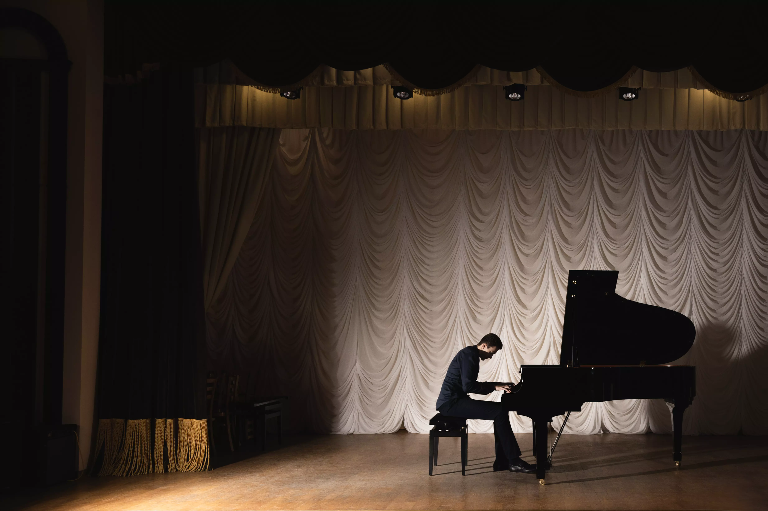 EXHIBITION. Lero Photographer and a set designer|individual custom portrait and advertising photography in Zutphen