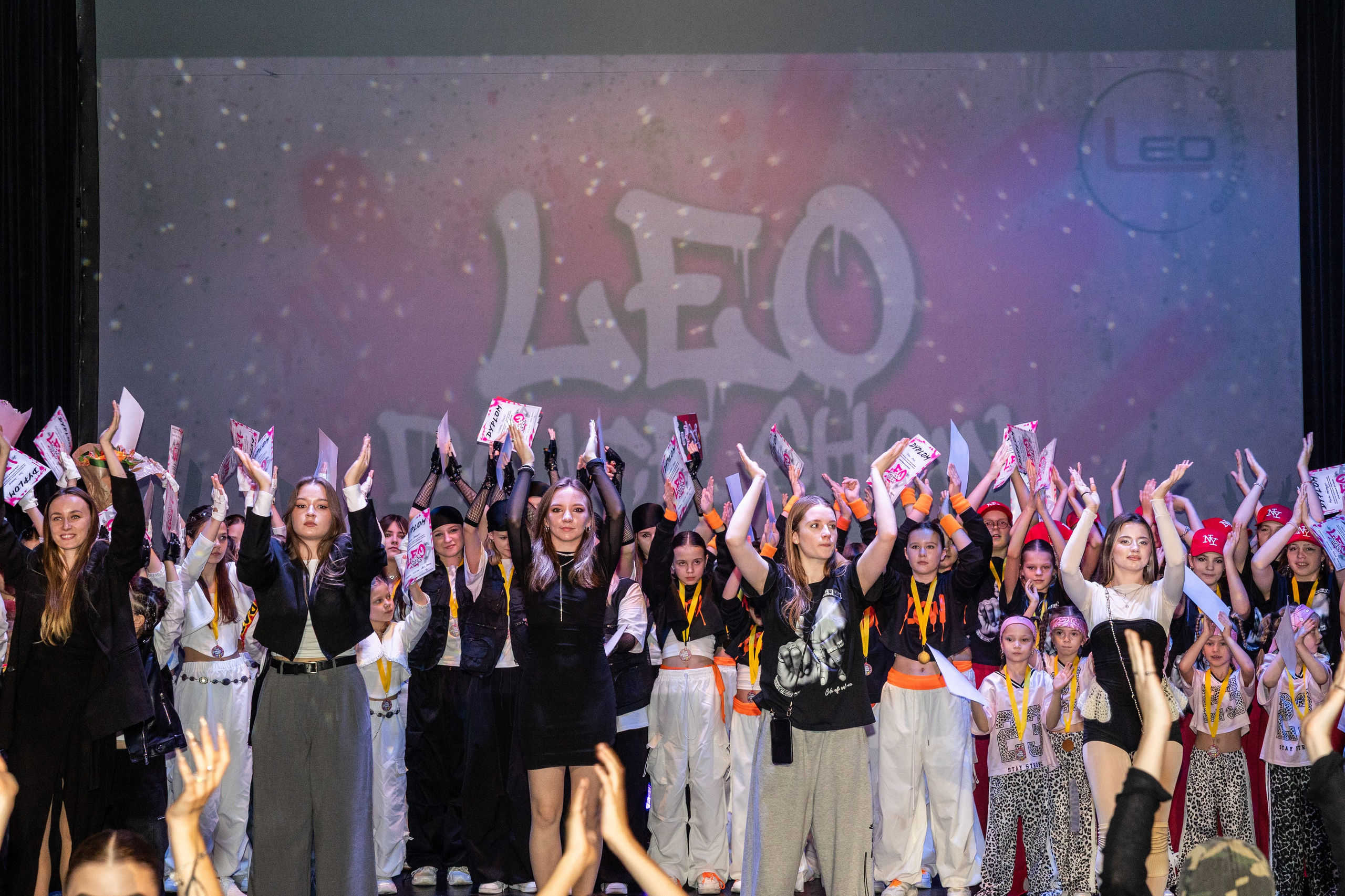 LEO DANCE SHOW WINTER 2025. Семейный и детский фотограф в Варшаве Мила Бобровская