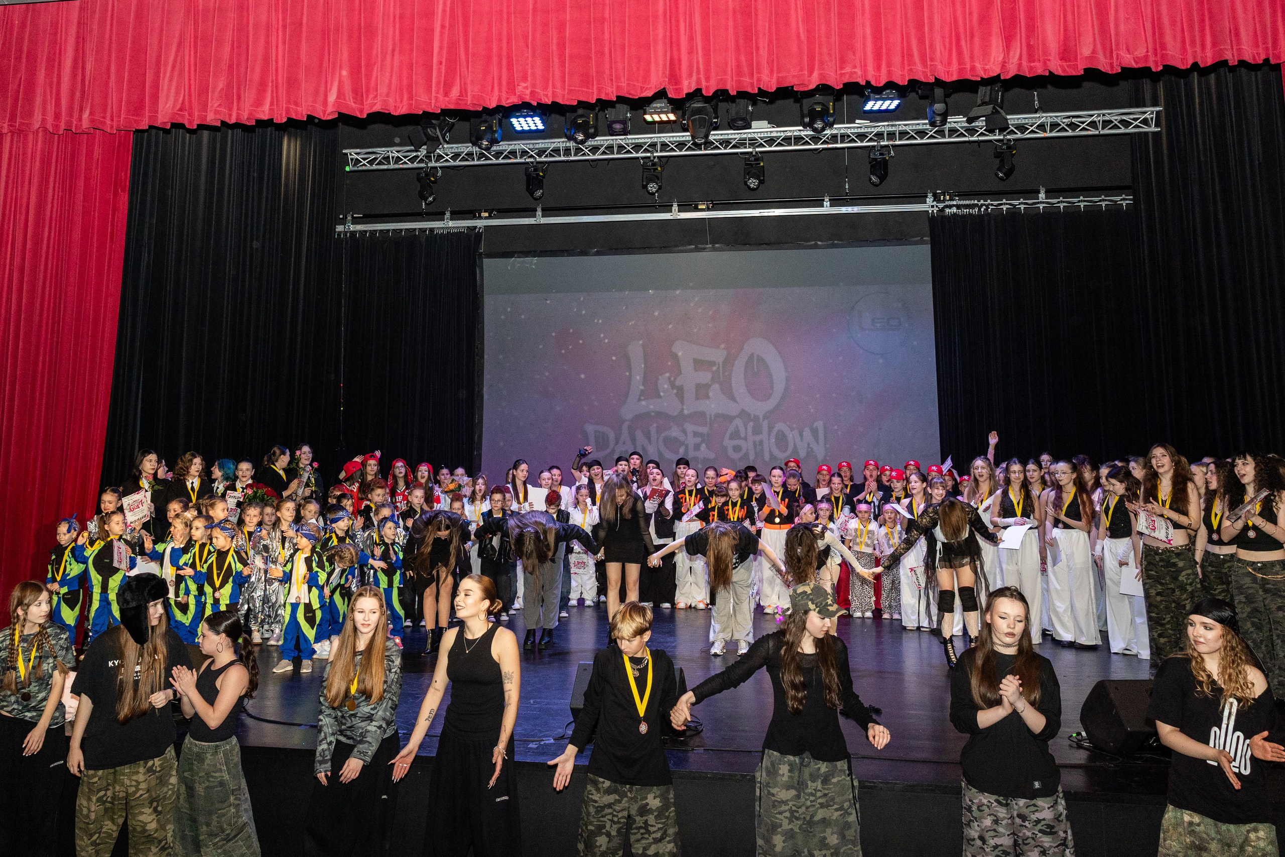 LEO DANCE SHOW WINTER 2025. Семейный и детский фотограф в Варшаве Мила Бобровская