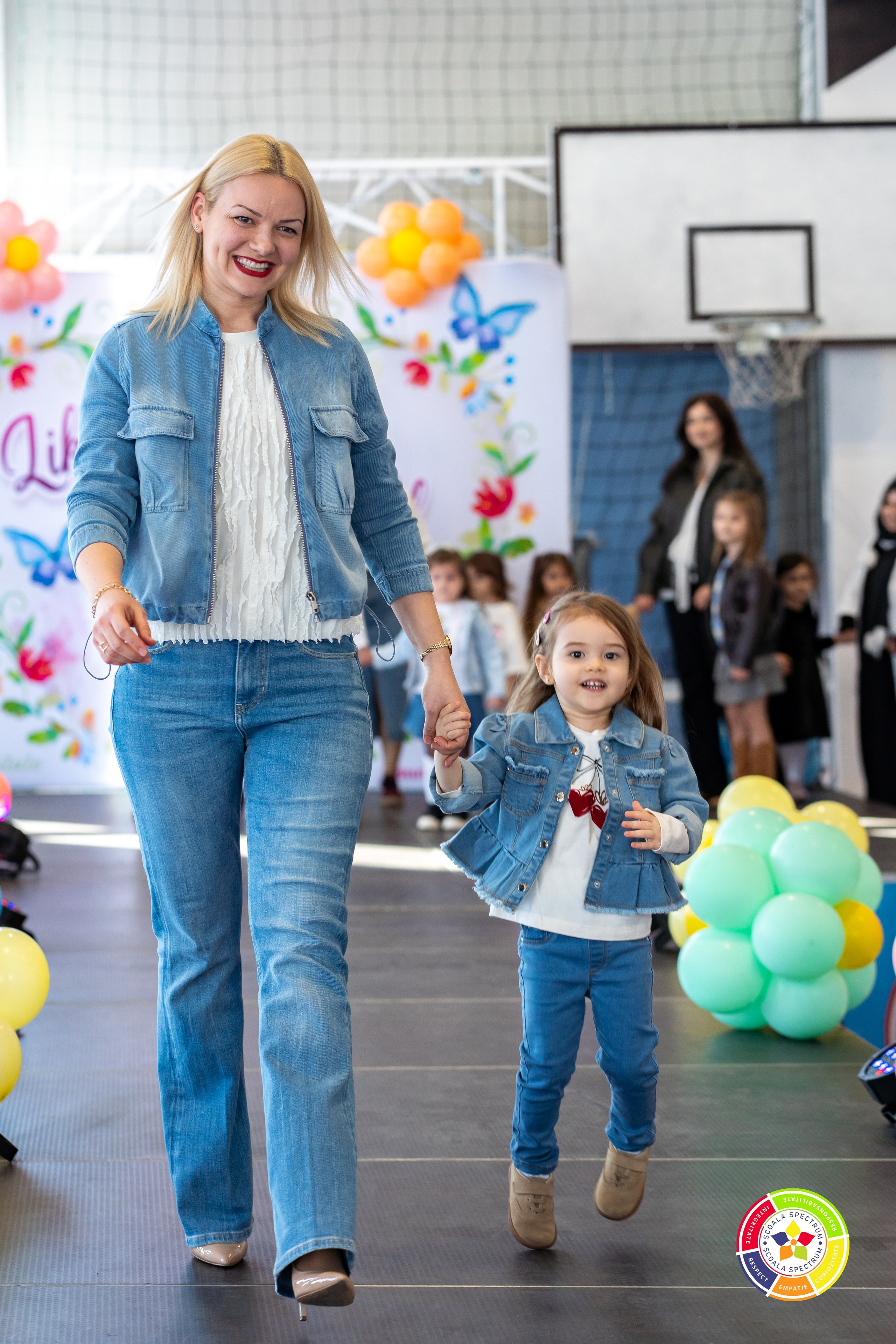 Spectrum “Like Mother, Like Child”. Adelinne — fotograf profesionist în Constanța pentru familii, bebeluși și evenimente