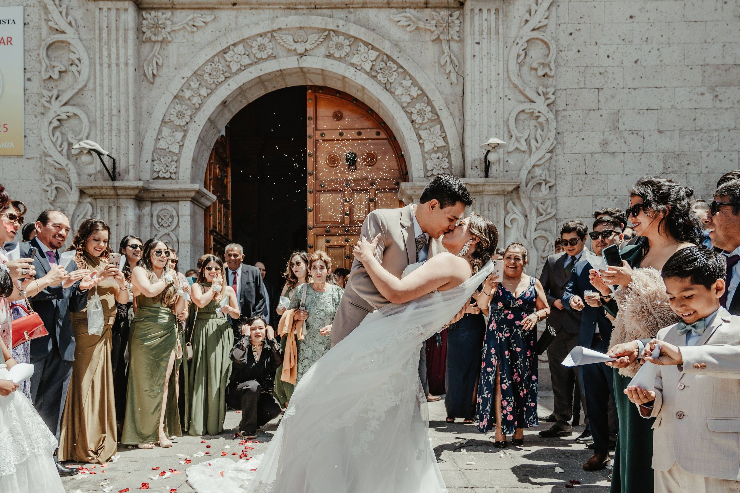 CARLA Y MARIO BODA RELIGIOSA. Studio KVTA | Fotografía y Video de Bodas en Arequipa