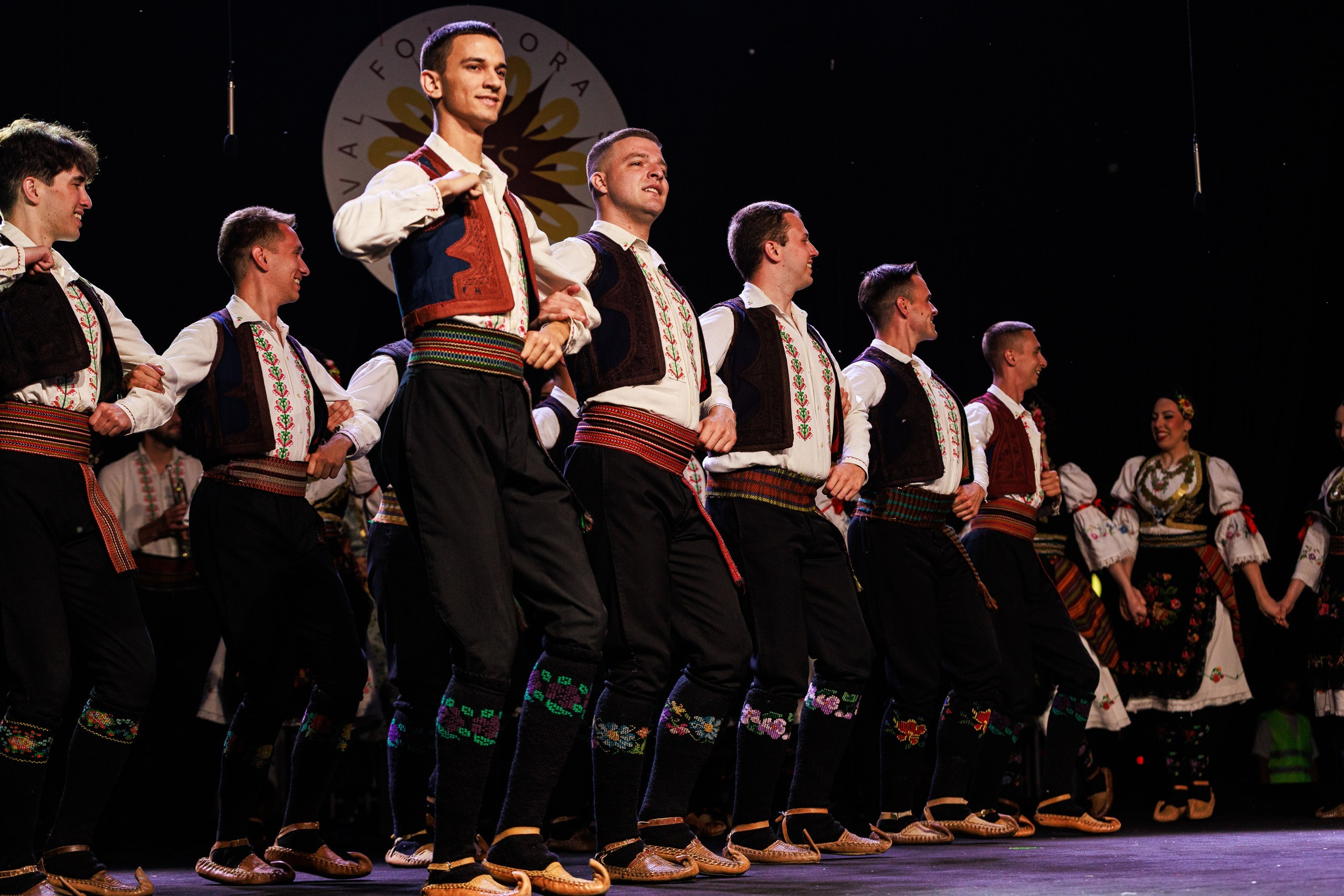 Fotografija kulturnog događaja u Sarajevu autora Namira Čomage – profesionalna event, dokumentarna i kulturno-baštinska fotografija folklora, tradicionalnog plesa i narodnih nošnji.