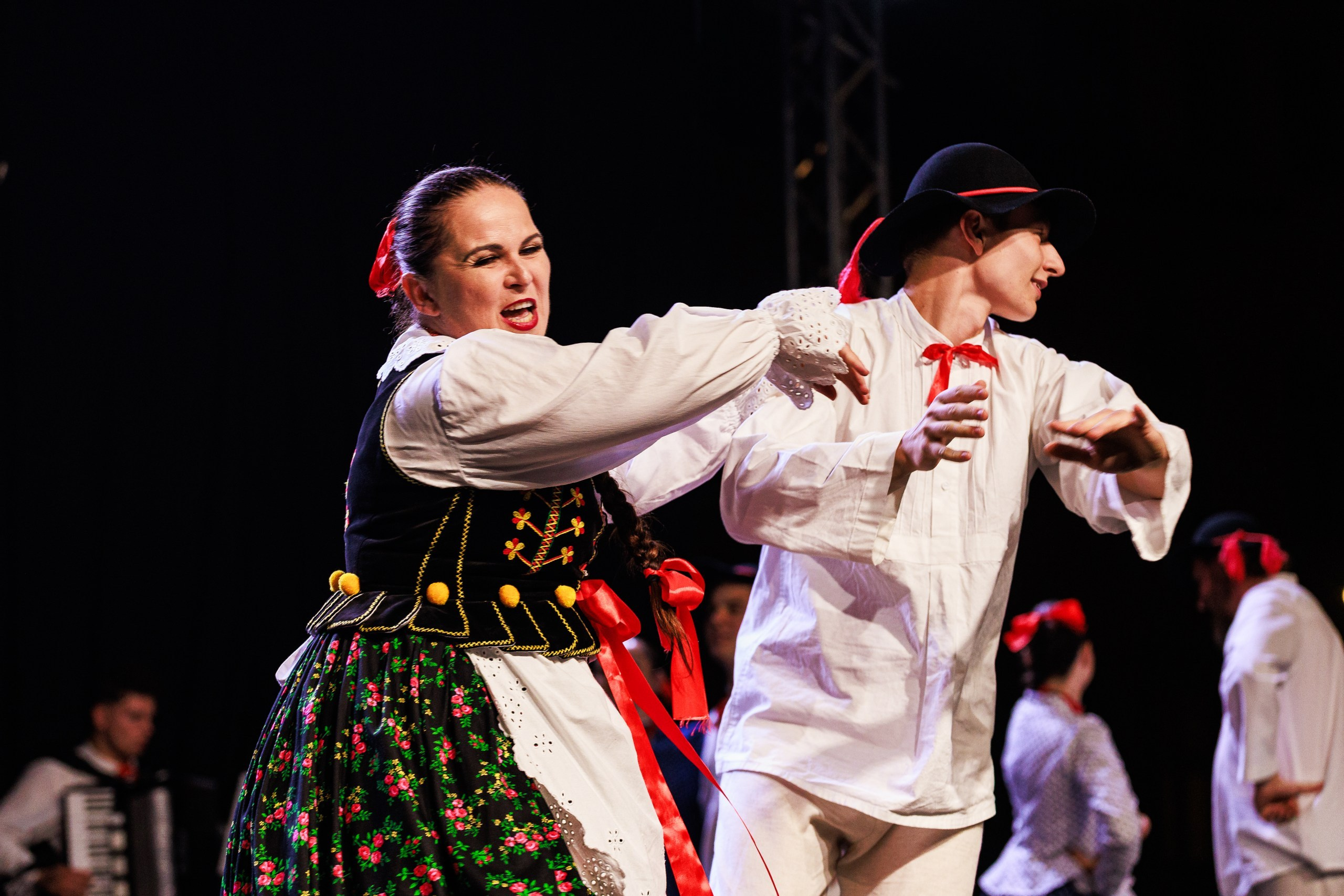 Fotografija kulturnog događaja u Sarajevu autora Namira Čomage – profesionalna event, dokumentarna i kulturno-baštinska fotografija folklora, tradicionalnog plesa i narodnih nošnji.