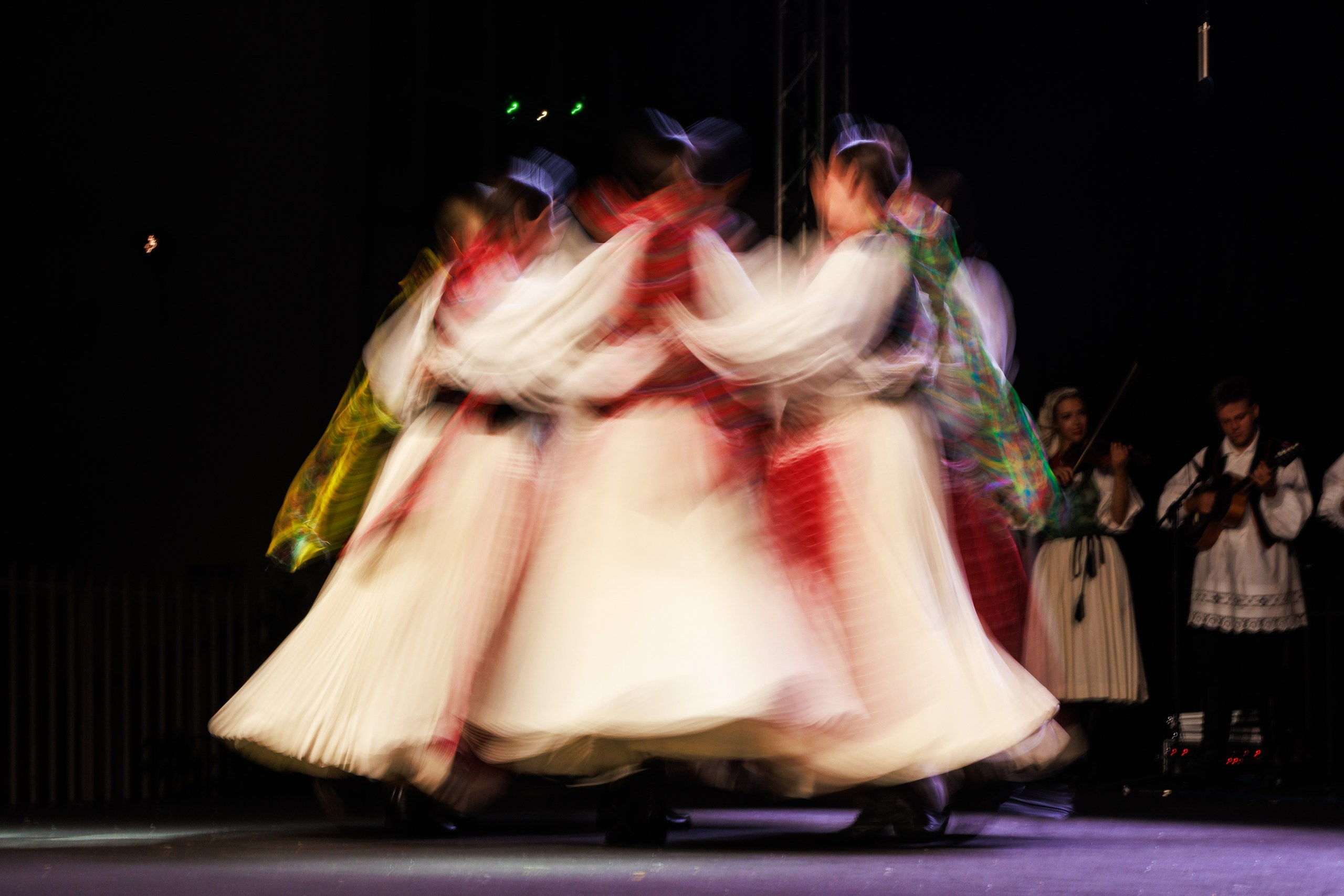 Fotografija kulturnog događaja u Sarajevu autora Namira Čomage – profesionalna event, dokumentarna i kulturno-baštinska fotografija folklora, tradicionalnog plesa i narodnih nošnji.