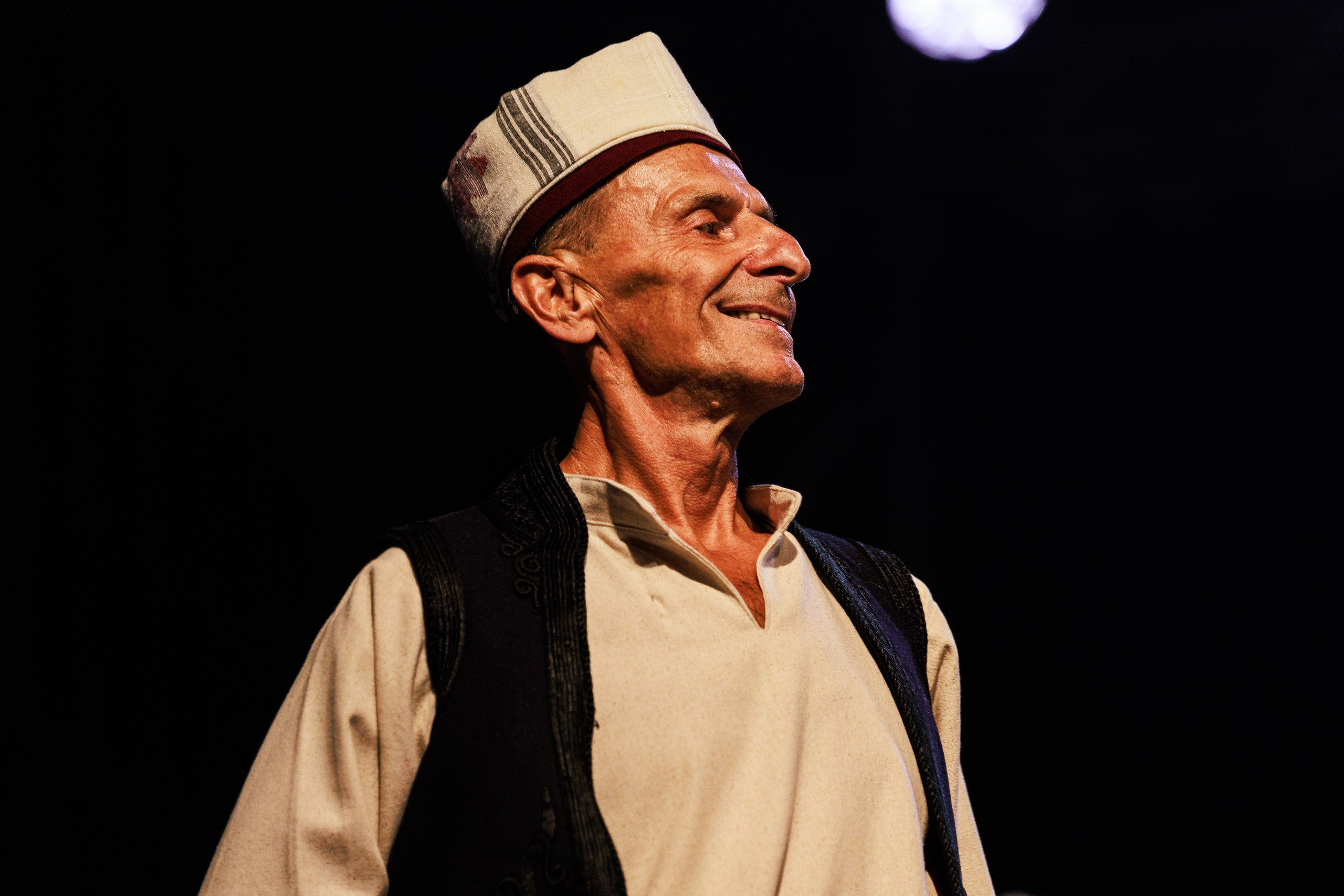 Fotografija kulturnog događaja u Sarajevu autora Namira Čomage – profesionalna event, dokumentarna i kulturno-baštinska fotografija folklora, tradicionalnog plesa i narodnih nošnji.
