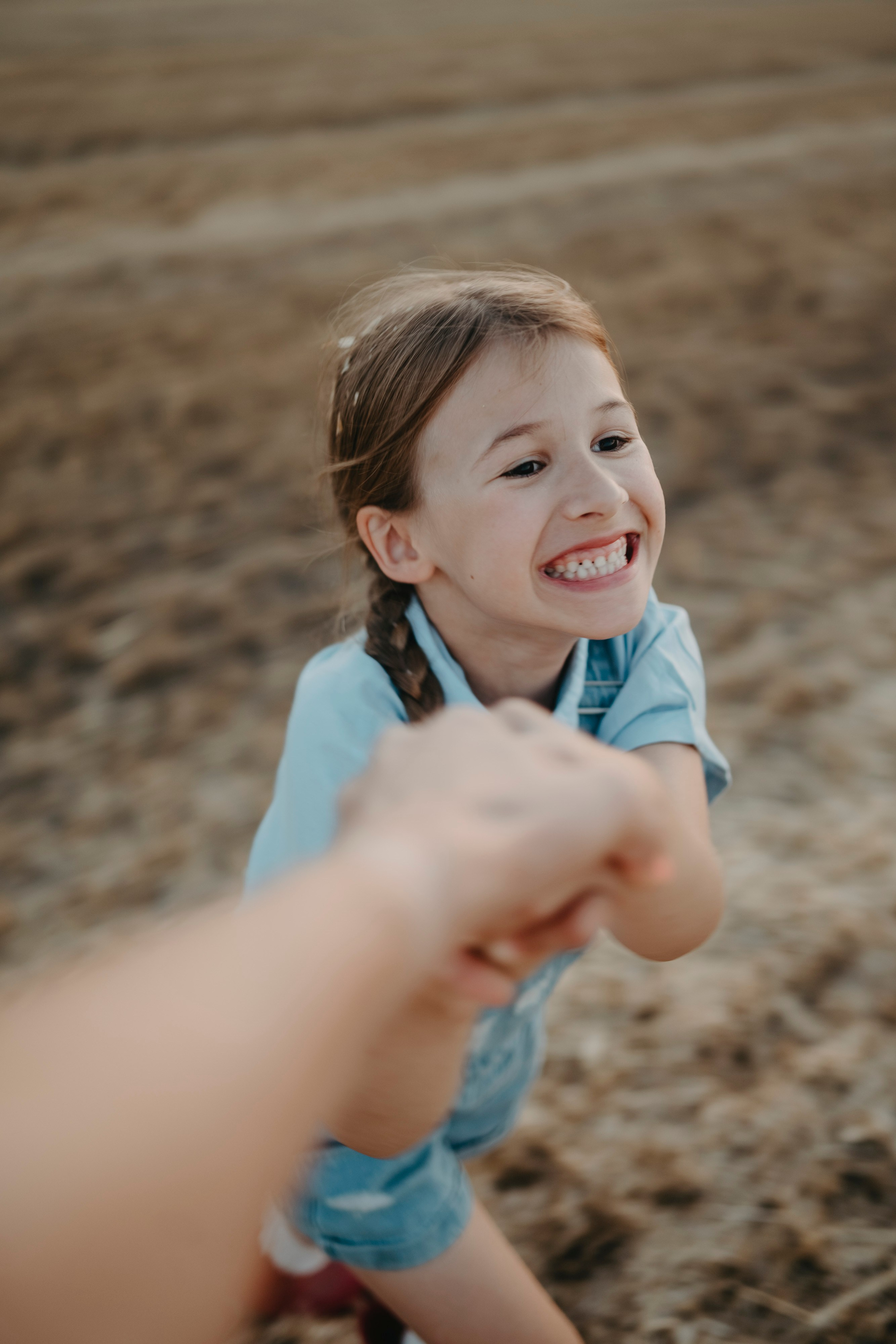 Letnje fotografisanje u polju suncokreta i sena. Deciji i porodicni fotograf u Beogradu Oksana Skendzic