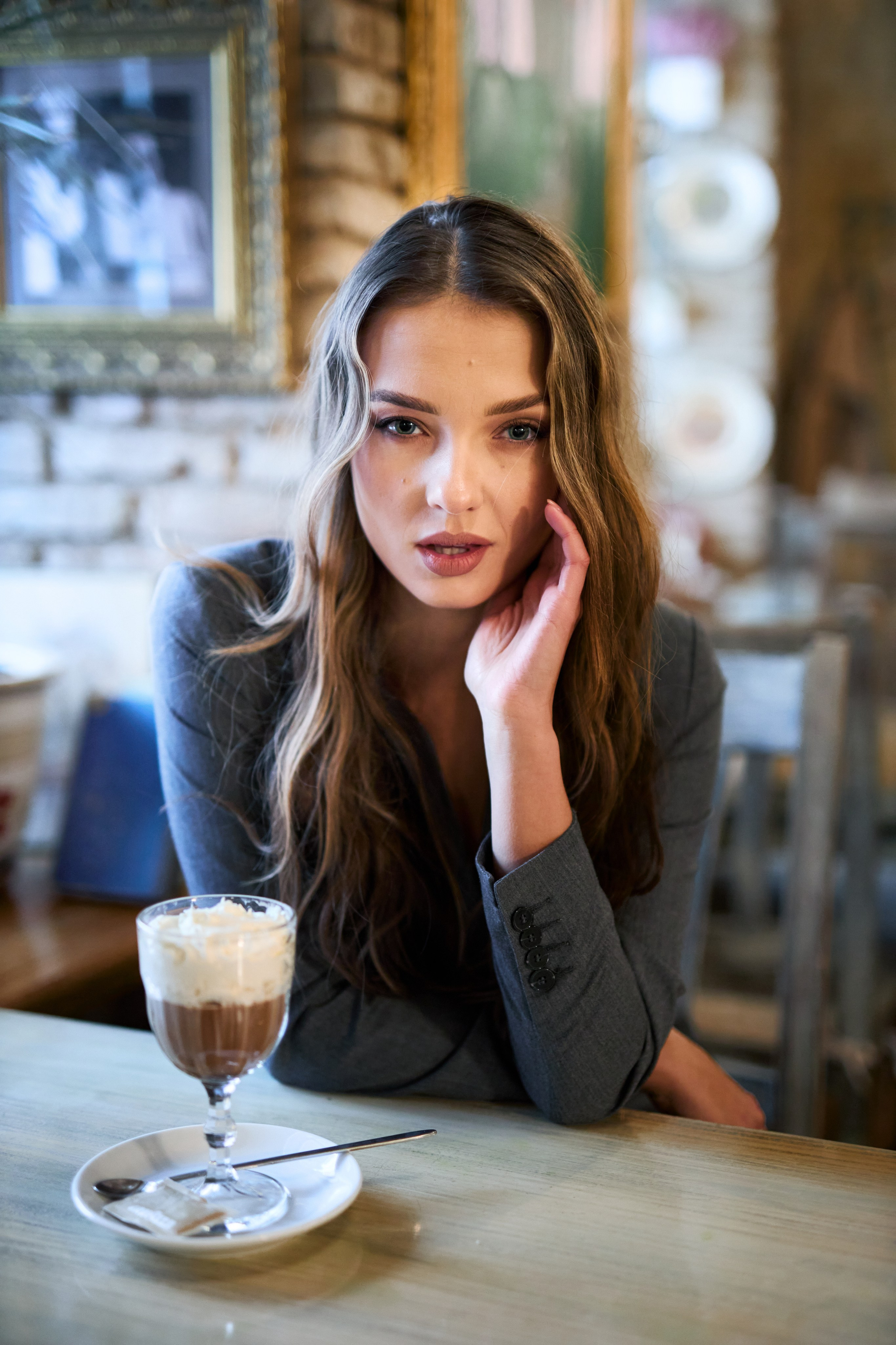 PORTFOLO. Profesionalus fotografas Vilniuje. Asmeninės ir šeimos fotosesijos, vestuvių, krikštynų bei renginių fotografavimas, produktų fotografija