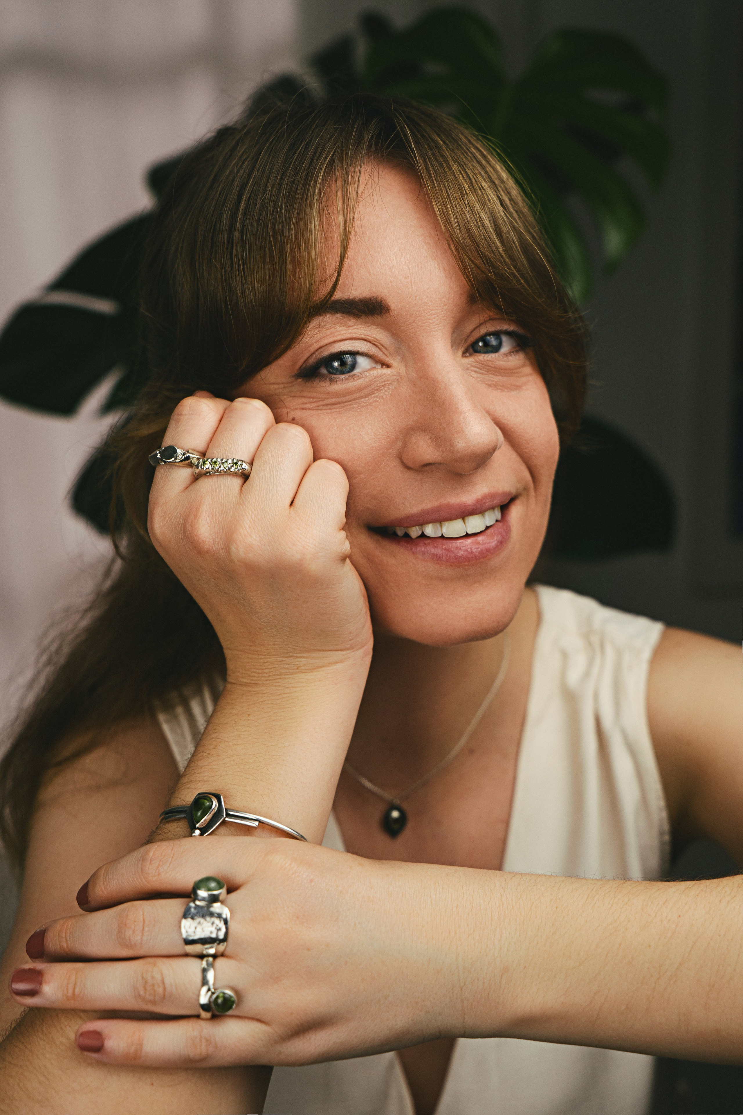 Fotografía de joyas en barcelona. Creador de contenido visual en Barcelona | Dima Kit