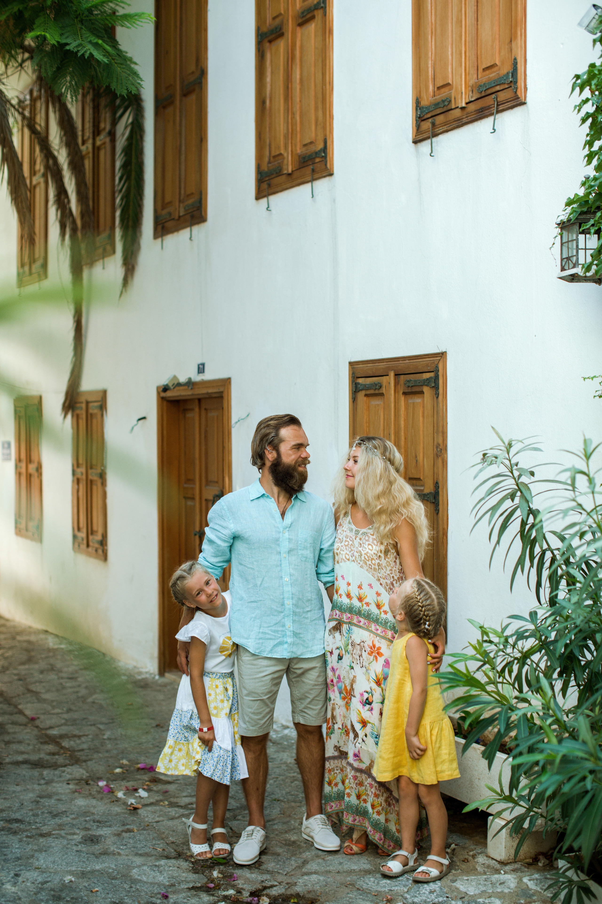 Family photo shooting in Marmaris old town. Julia Ganch I Fashion Wedding Photography I Cappadocia Turkey