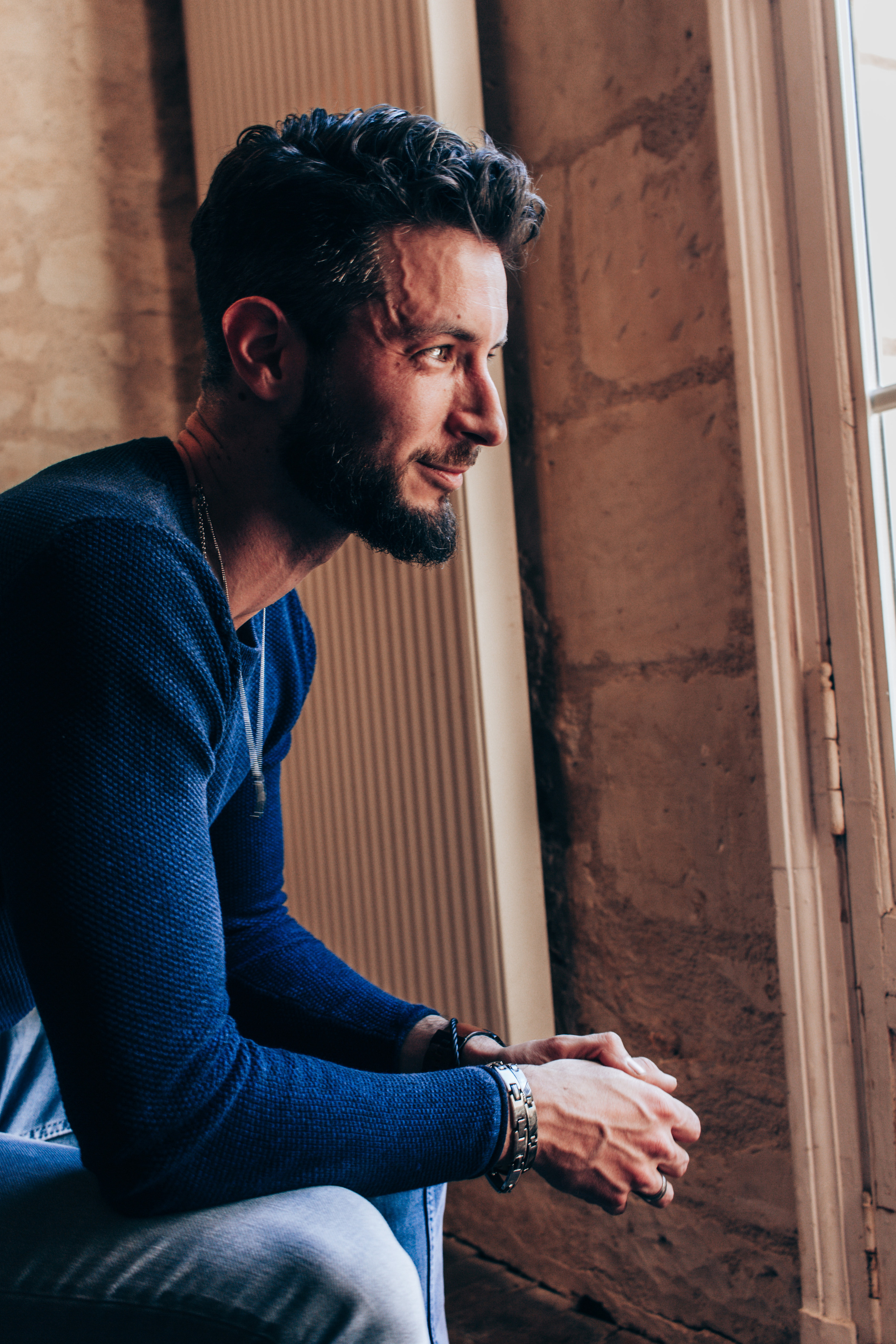Jeremie. Photographe professionnelle à Poitiers, Tours et Châtellerault | Studio photo entre Poitiers et Tours – portraits, familles, entreprises, ma