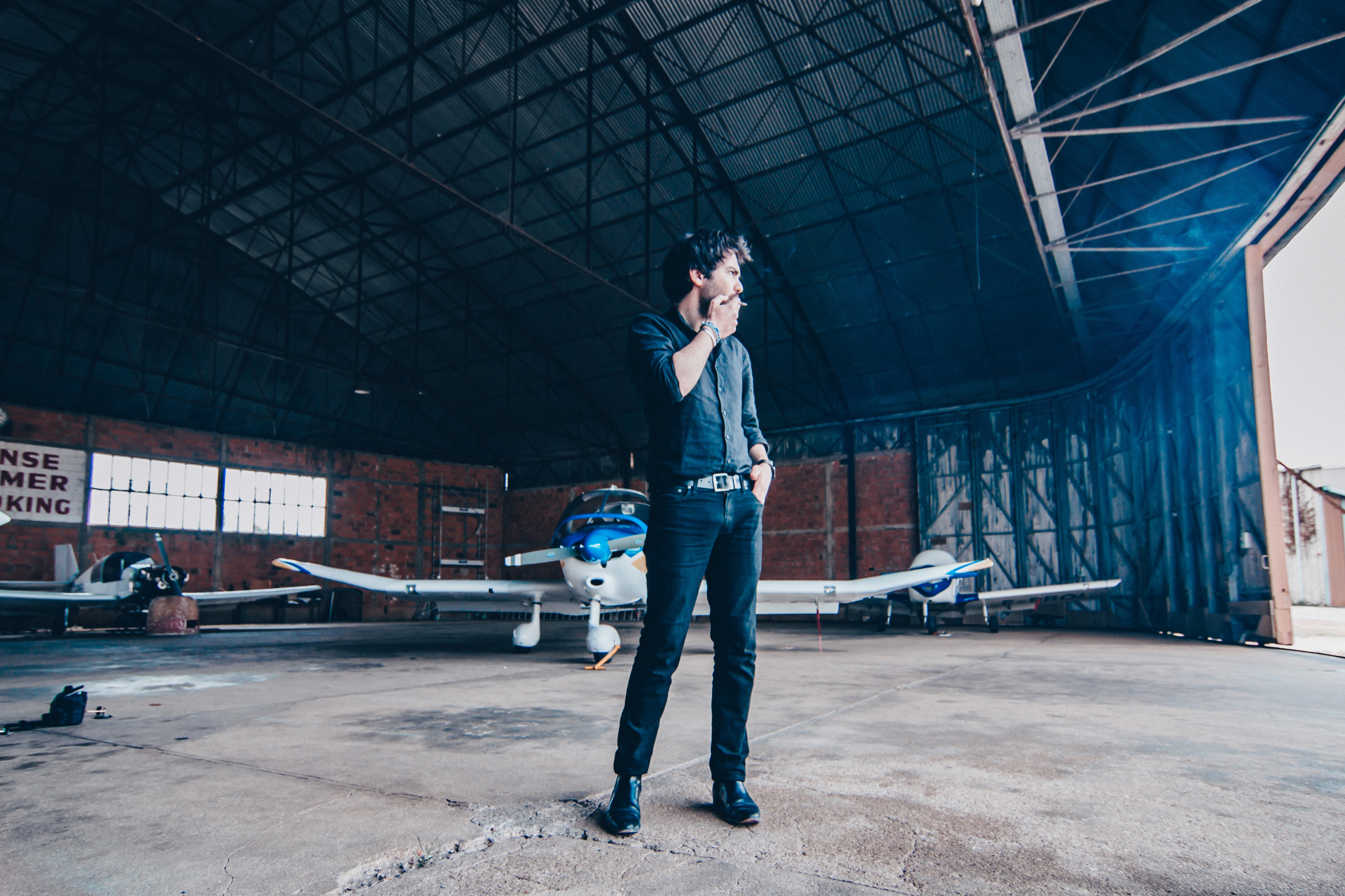 Séance photo à l'aéroport de Poitiers. Photographe professionnelle à Poitiers, Tours et Châtellerault | Studio photo entre Poitiers et Tours – portraits, familles, entreprises, ma