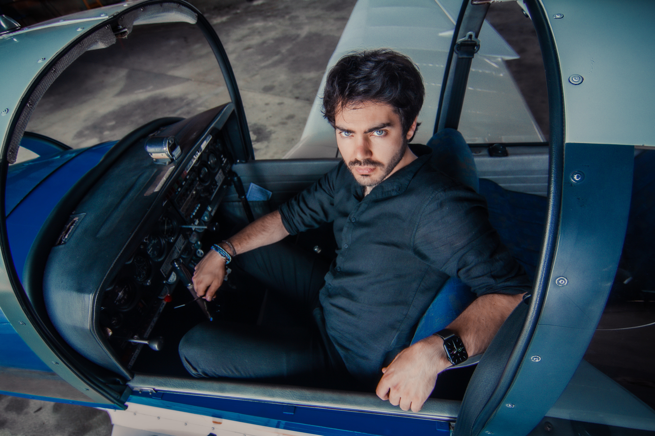 Séance photo à l'aéroport de Poitiers. Photographe professionnelle à Poitiers, Tours et Châtellerault | Studio photo entre Poitiers et Tours – portraits, familles, entreprises, ma