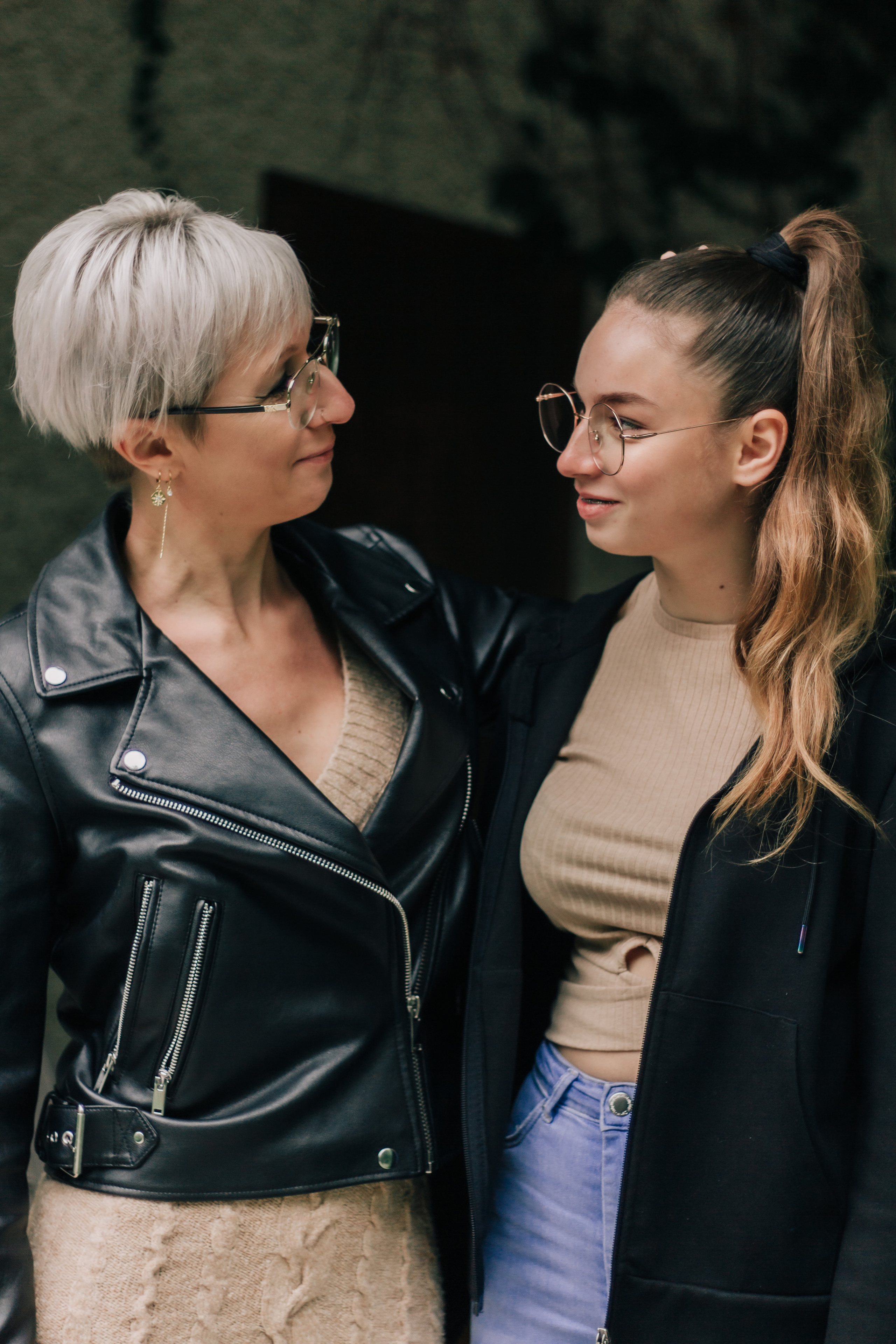 Celine et sa famille. Photographe professionnelle à Poitiers, Tours et Châtellerault | Studio photo entre Poitiers et Tours – portraits, familles, entreprises, ma