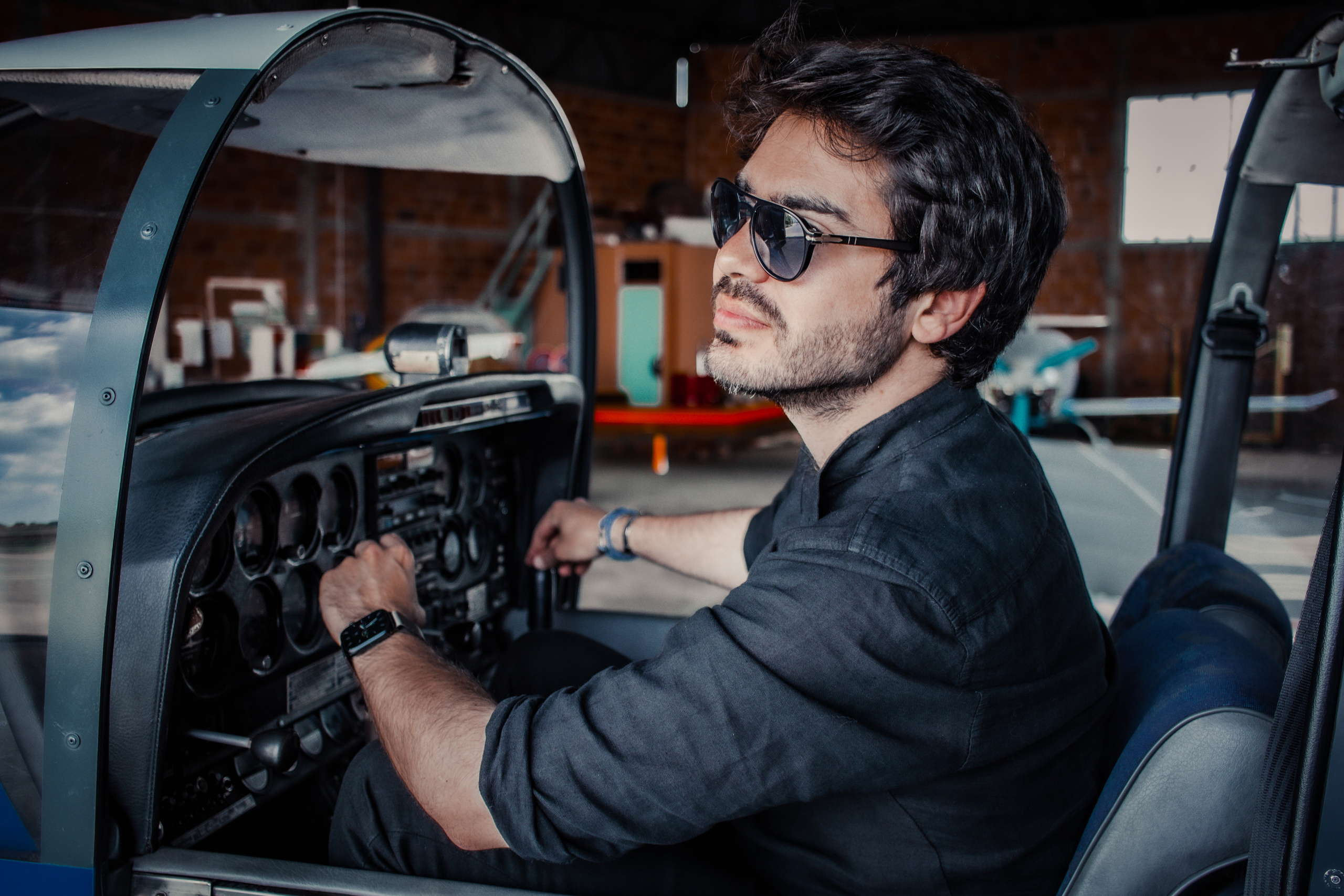Séance photo à l'aéroport de Poitiers. Photographe professionnelle à Poitiers, Tours et Châtellerault | Studio photo entre Poitiers et Tours – portraits, familles, entreprises, ma