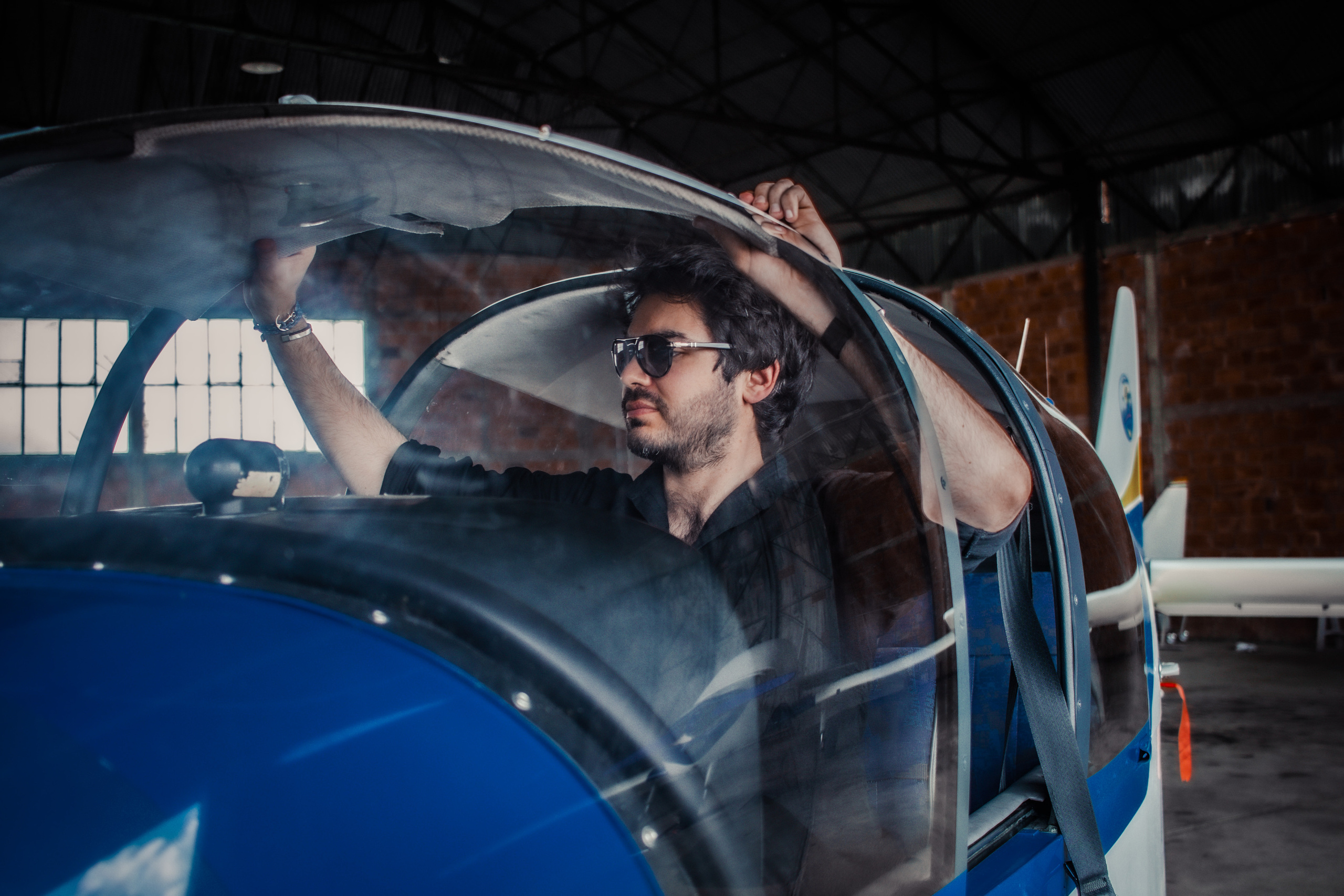 Séance photo à l'aéroport de Poitiers. Photographe professionnelle à Poitiers, Tours et Châtellerault | Studio photo entre Poitiers et Tours – portraits, familles, entreprises, ma