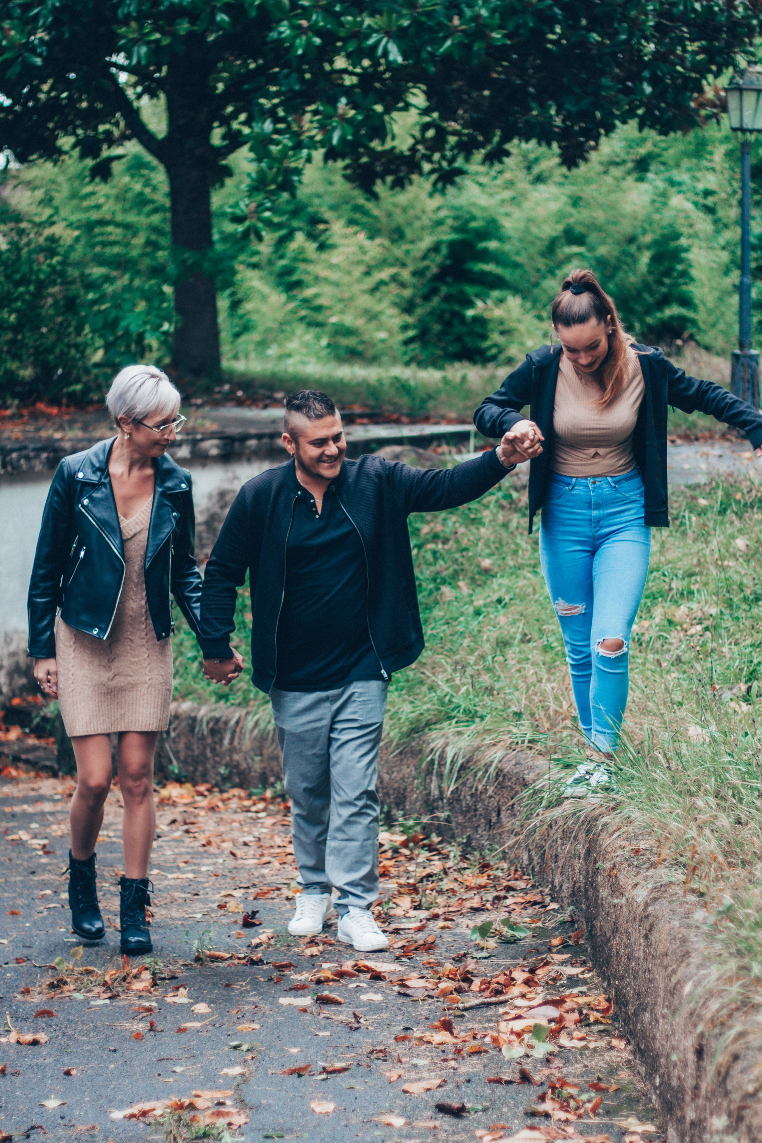 Familles se promene autour de Canal du Midi