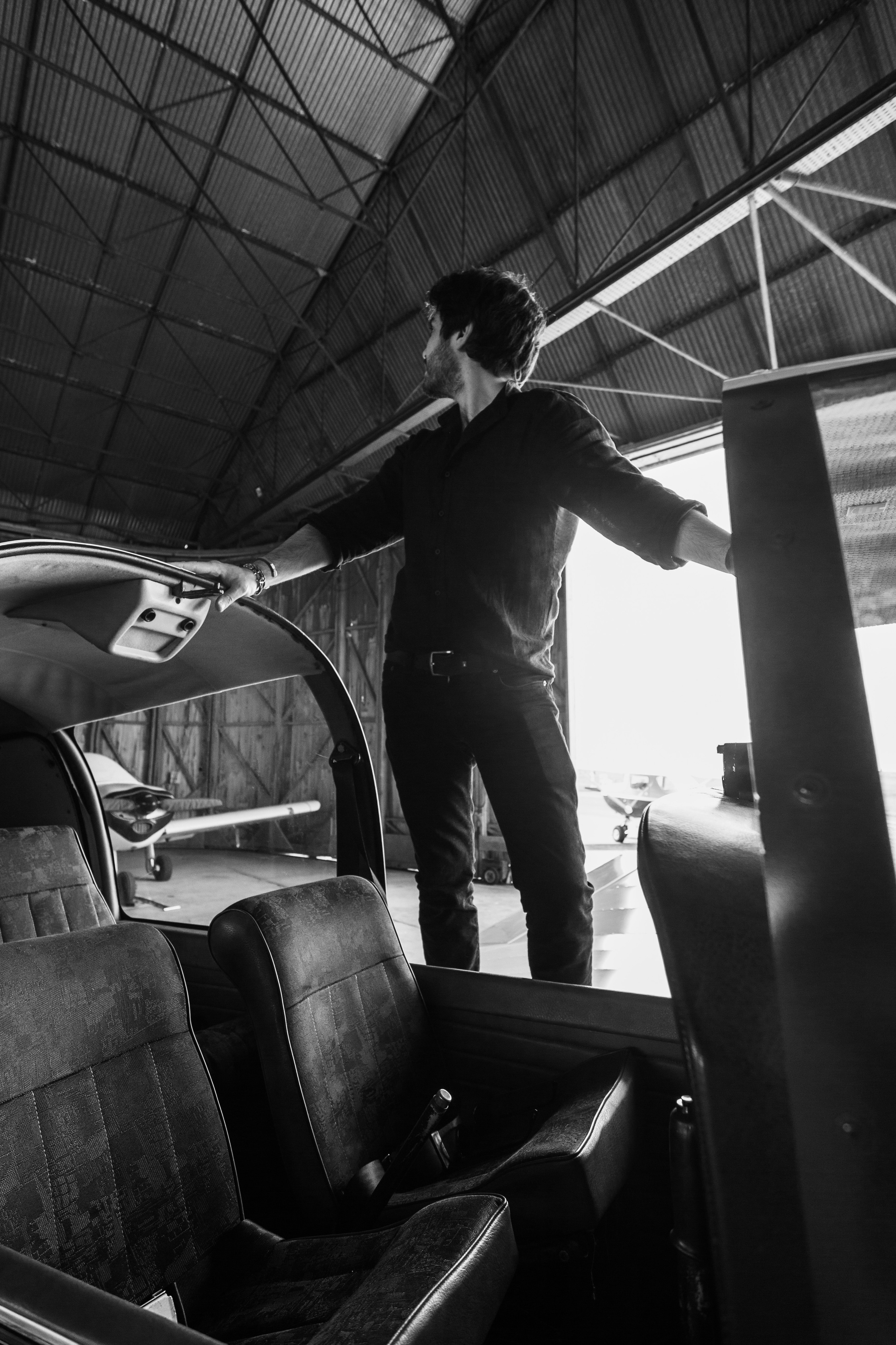 Séance photo à l'aéroport de Poitiers. Photographe professionnelle à Poitiers, Tours et Châtellerault | Studio photo entre Poitiers et Tours – portraits, familles, entreprises, ma