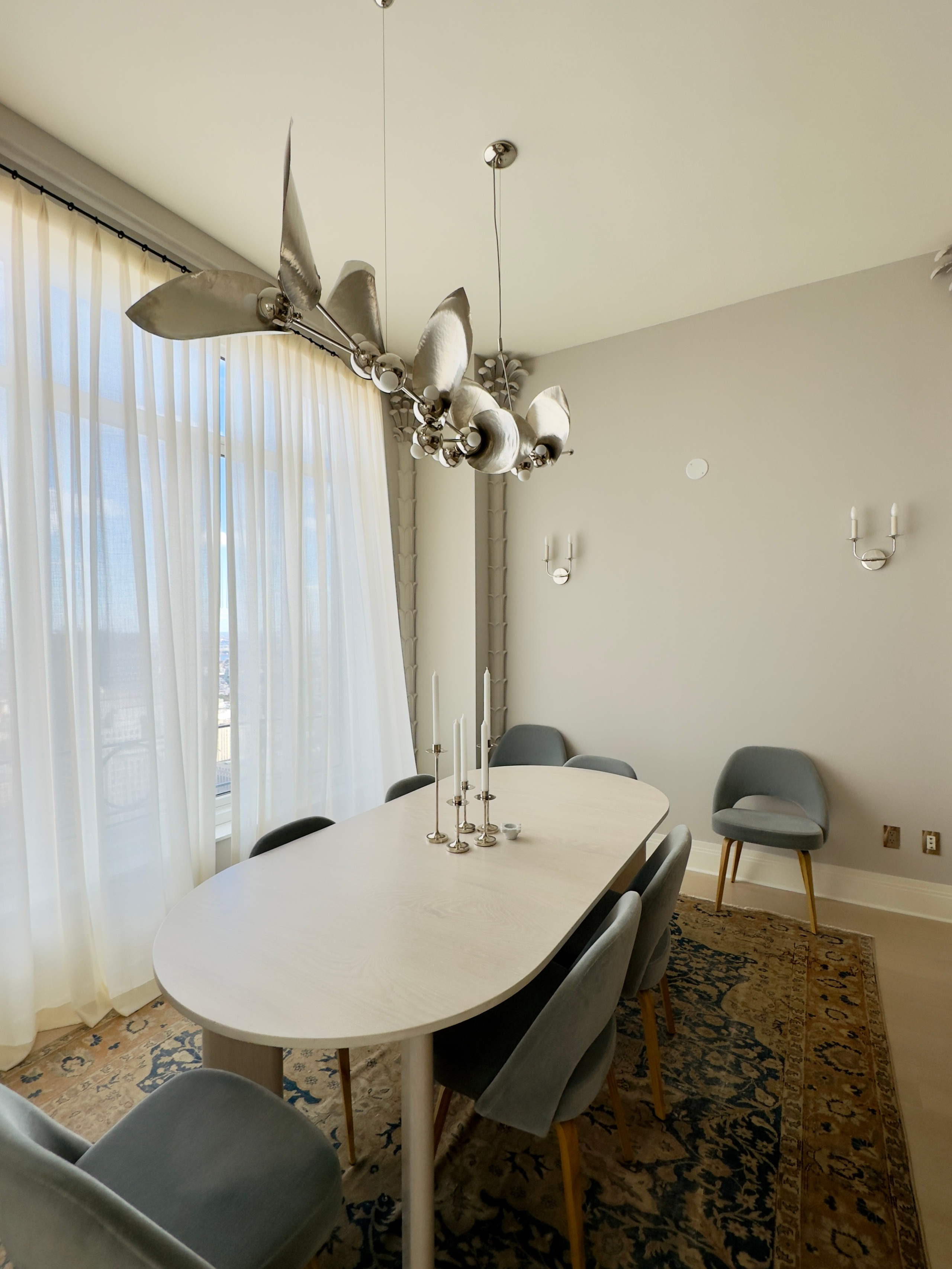 Room. Plaster molding